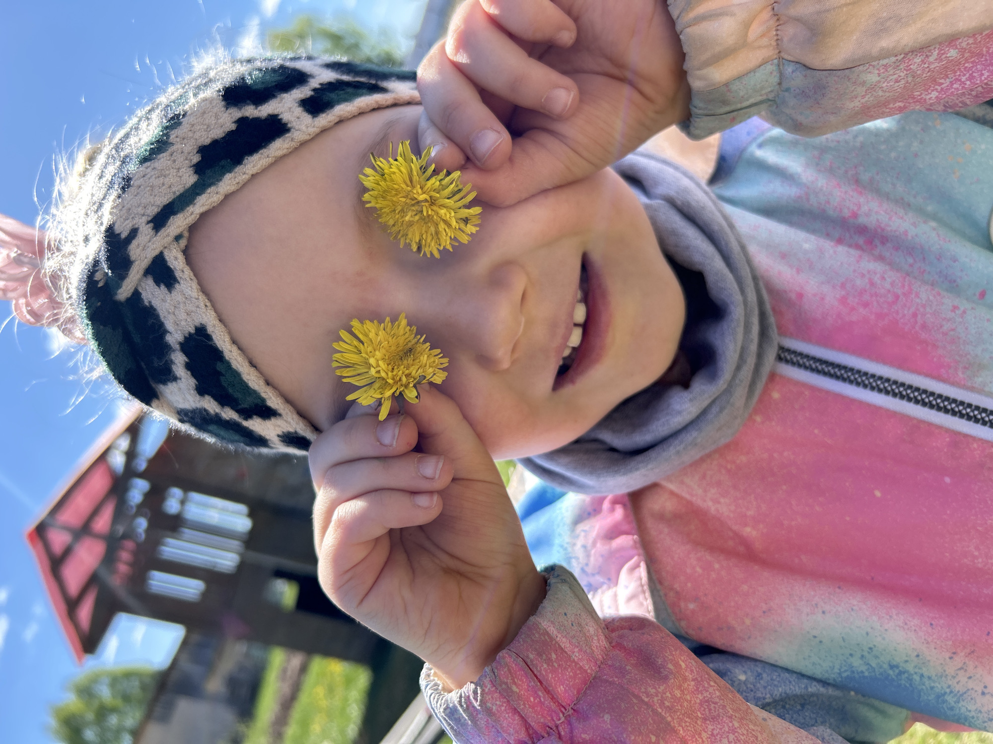 Child plays with dandelions, enjoys ice cream in Кадряково