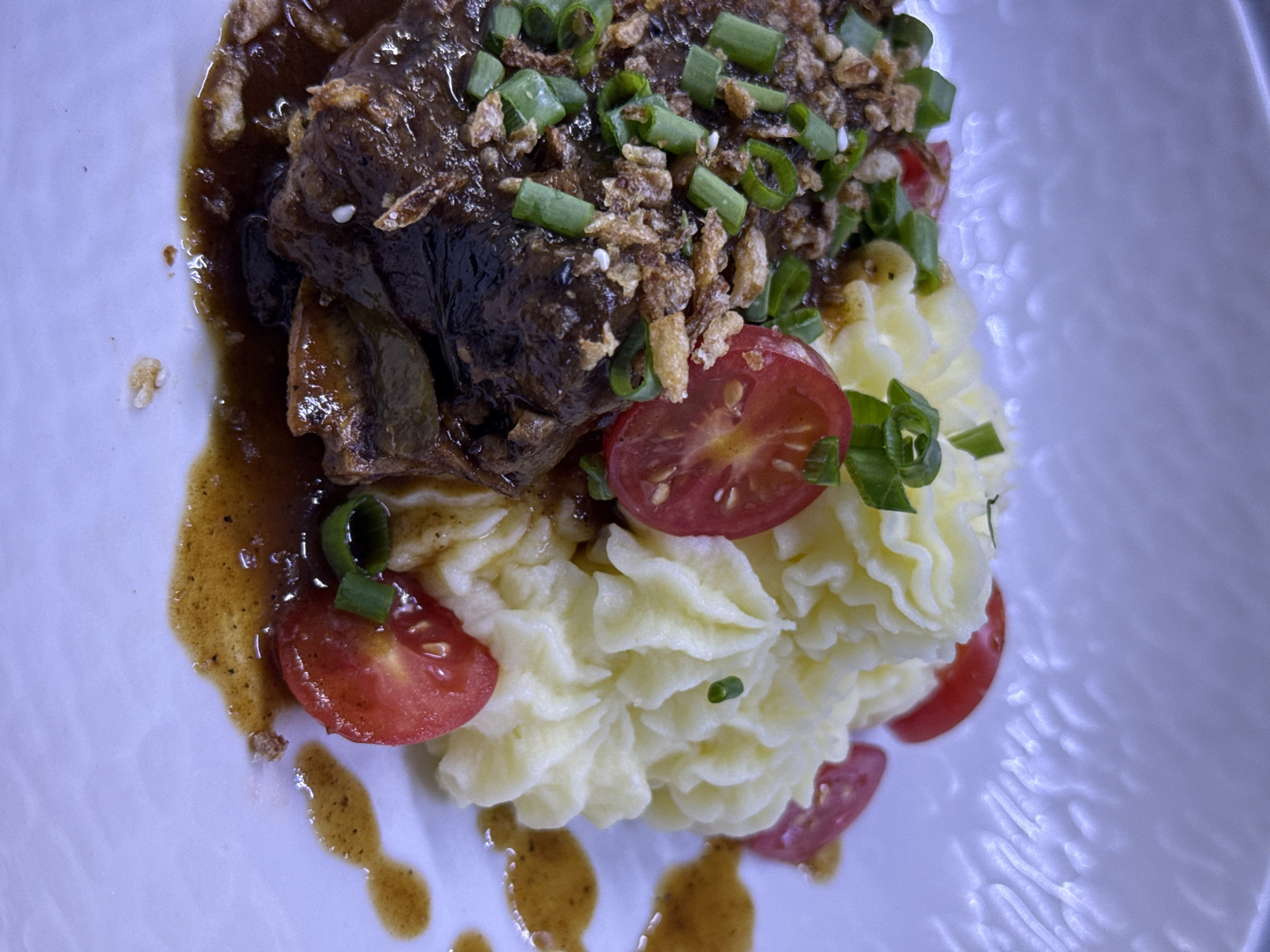 Braised short rib plating and dusk landscapes in Ақші