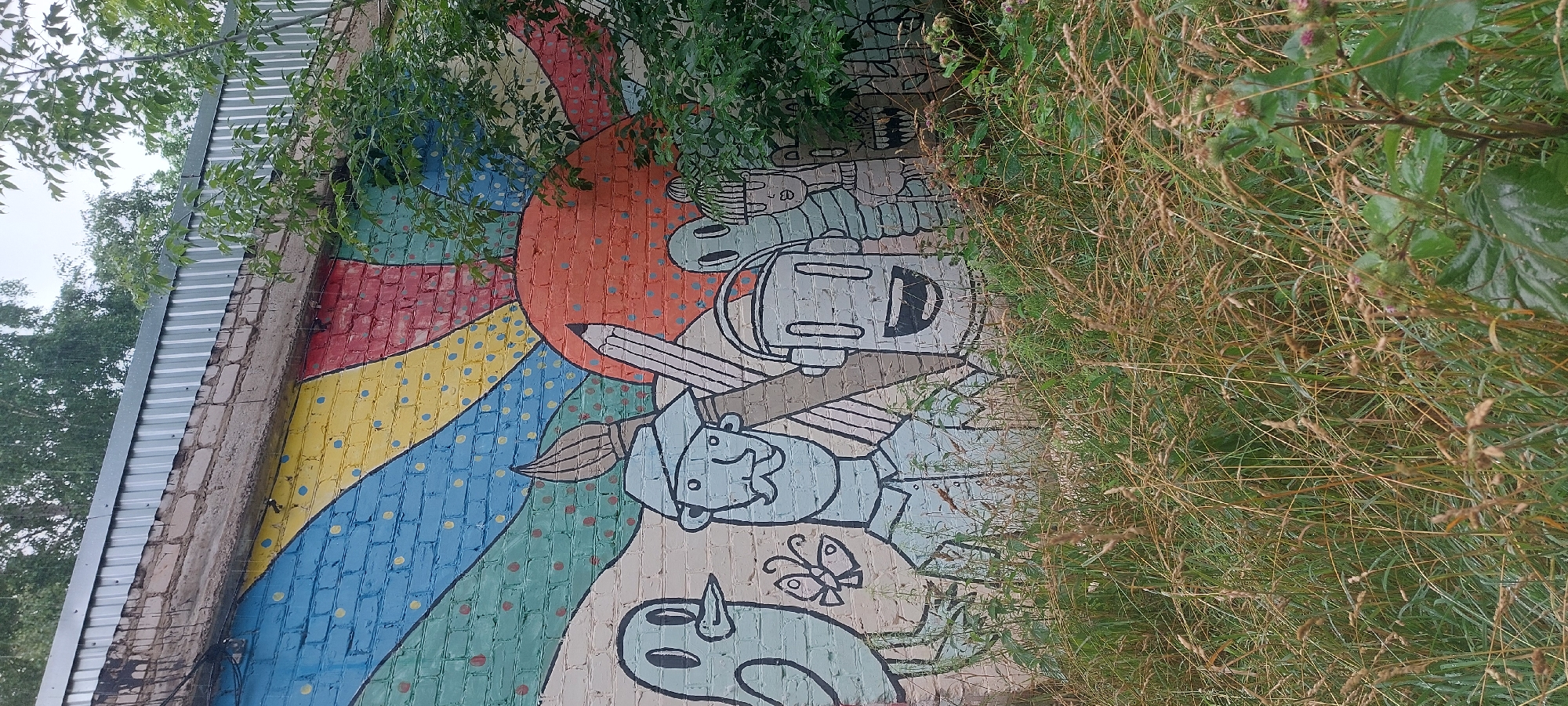 Quiet summer morning in Chaikovsky, street art to back seats