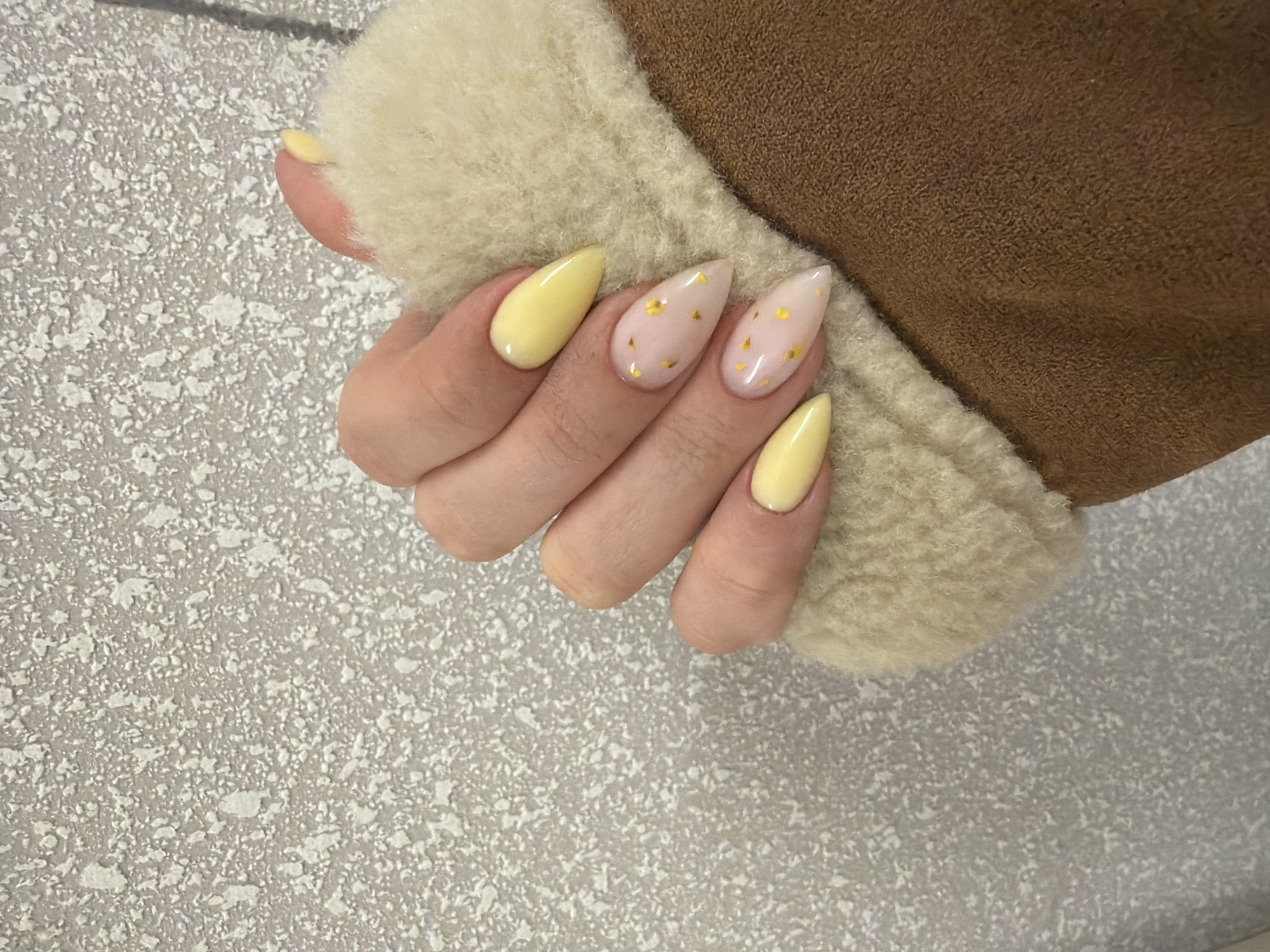 Evening moments captured in Murino: manicured nails and café signage