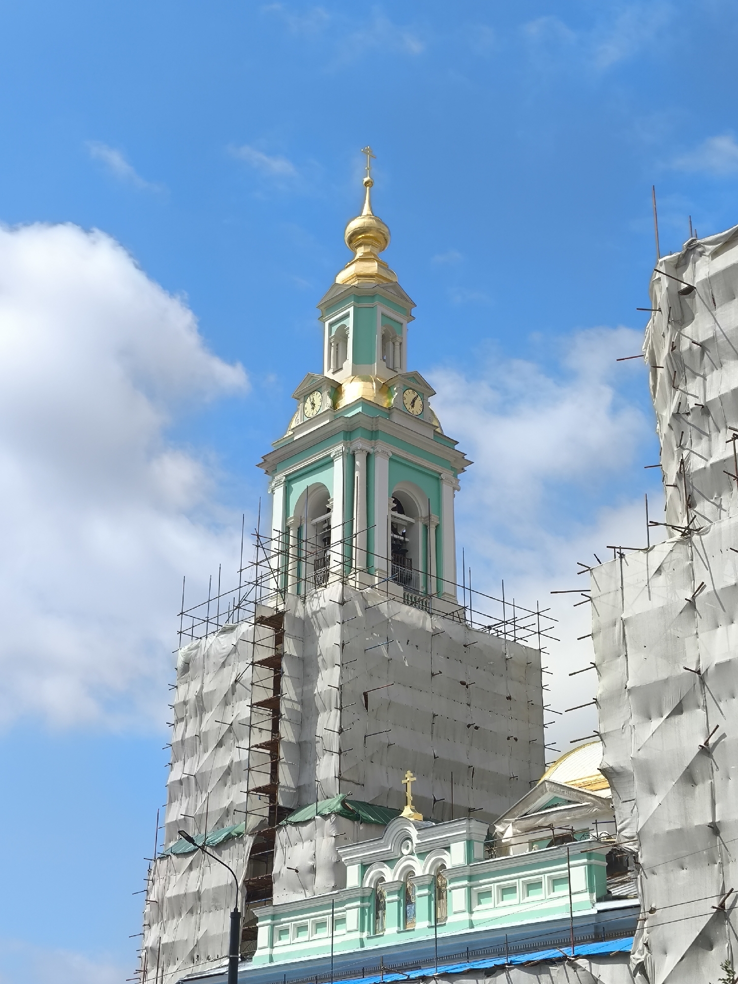 Cathedral scaffolding, ornate streets, and traditional tea glasses