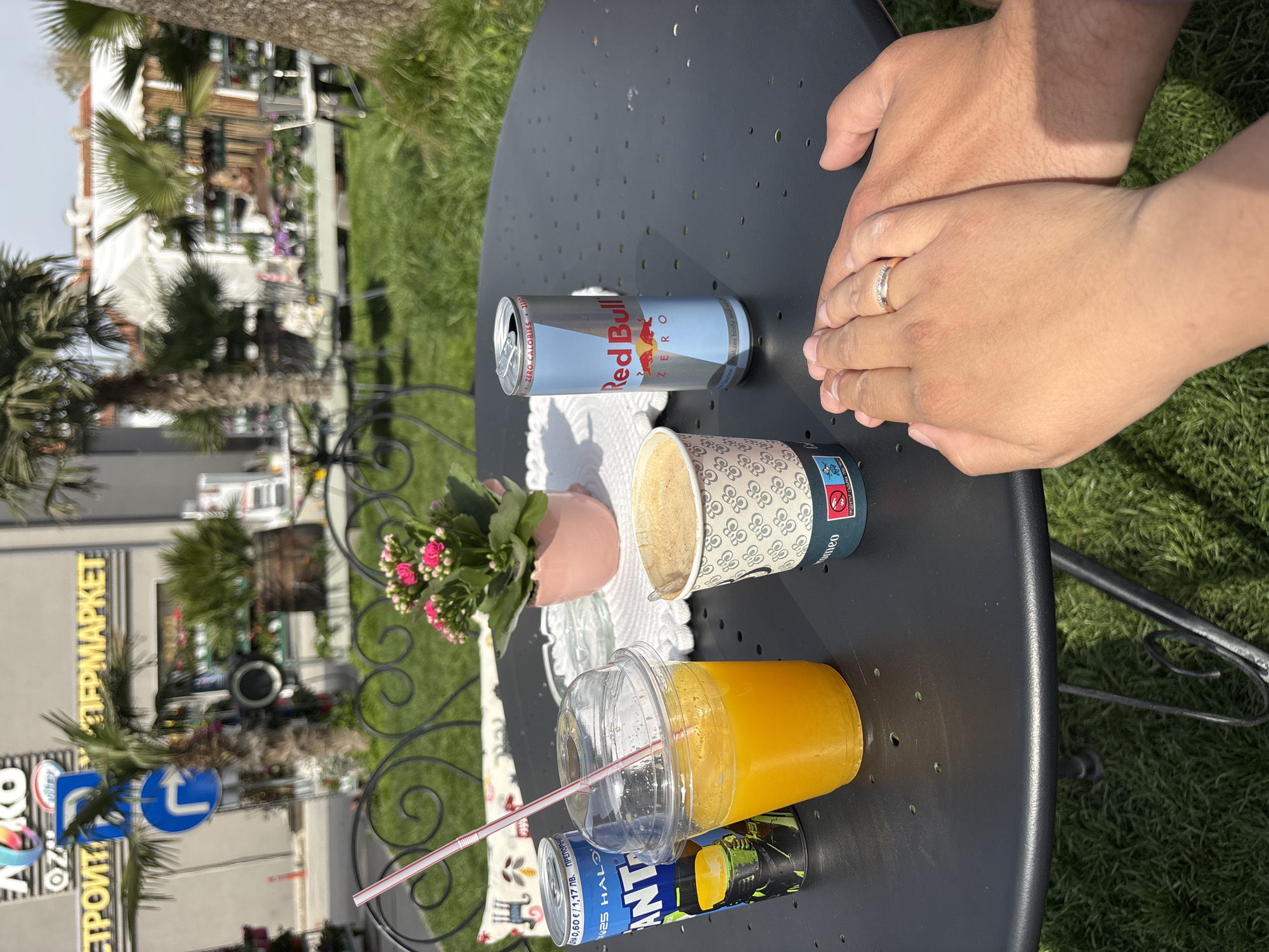 Outdoor refreshment break captured in Byala Slatina, Bulgaria