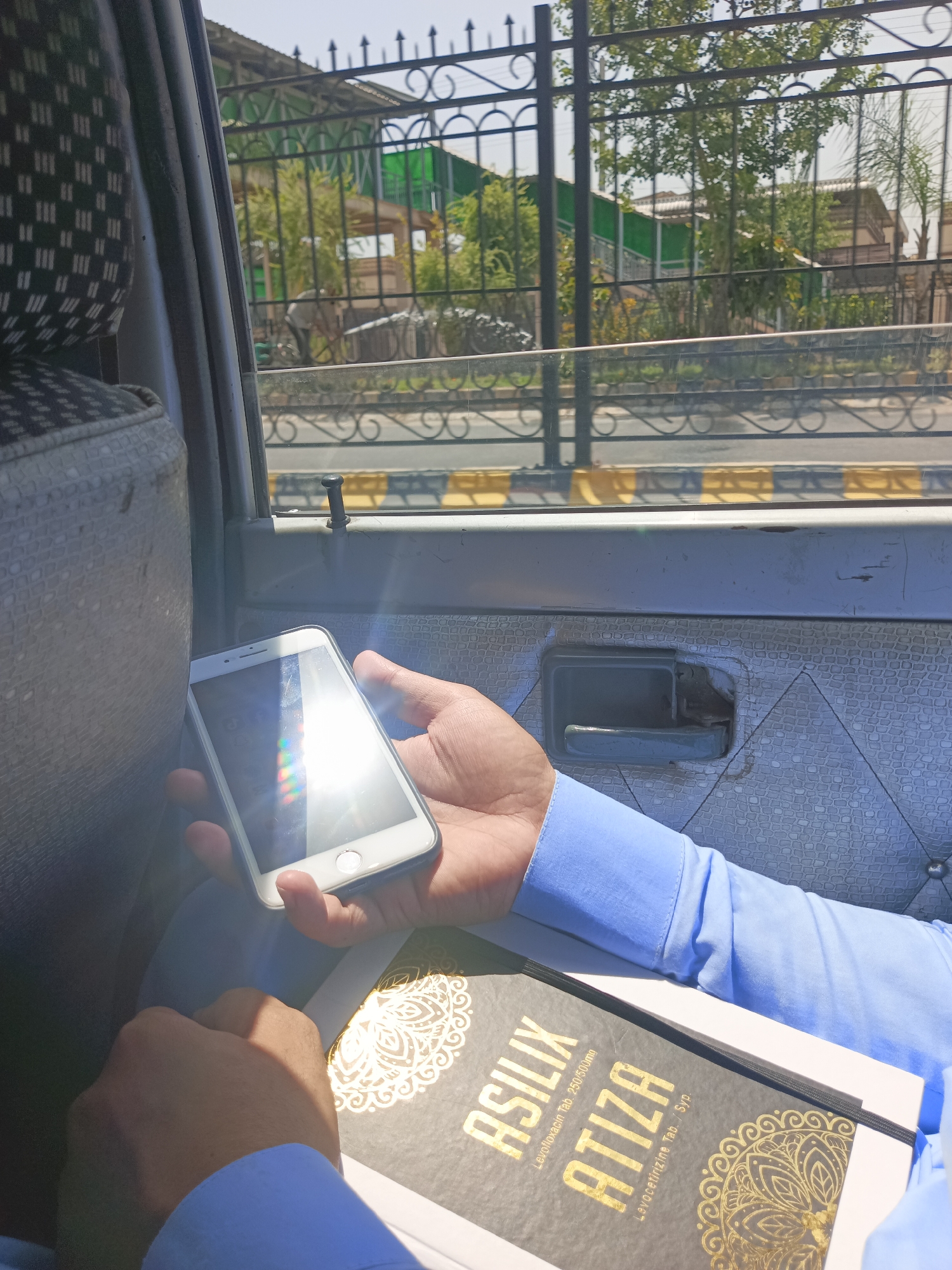 Morning life documented across Peshawar streets and vehicles