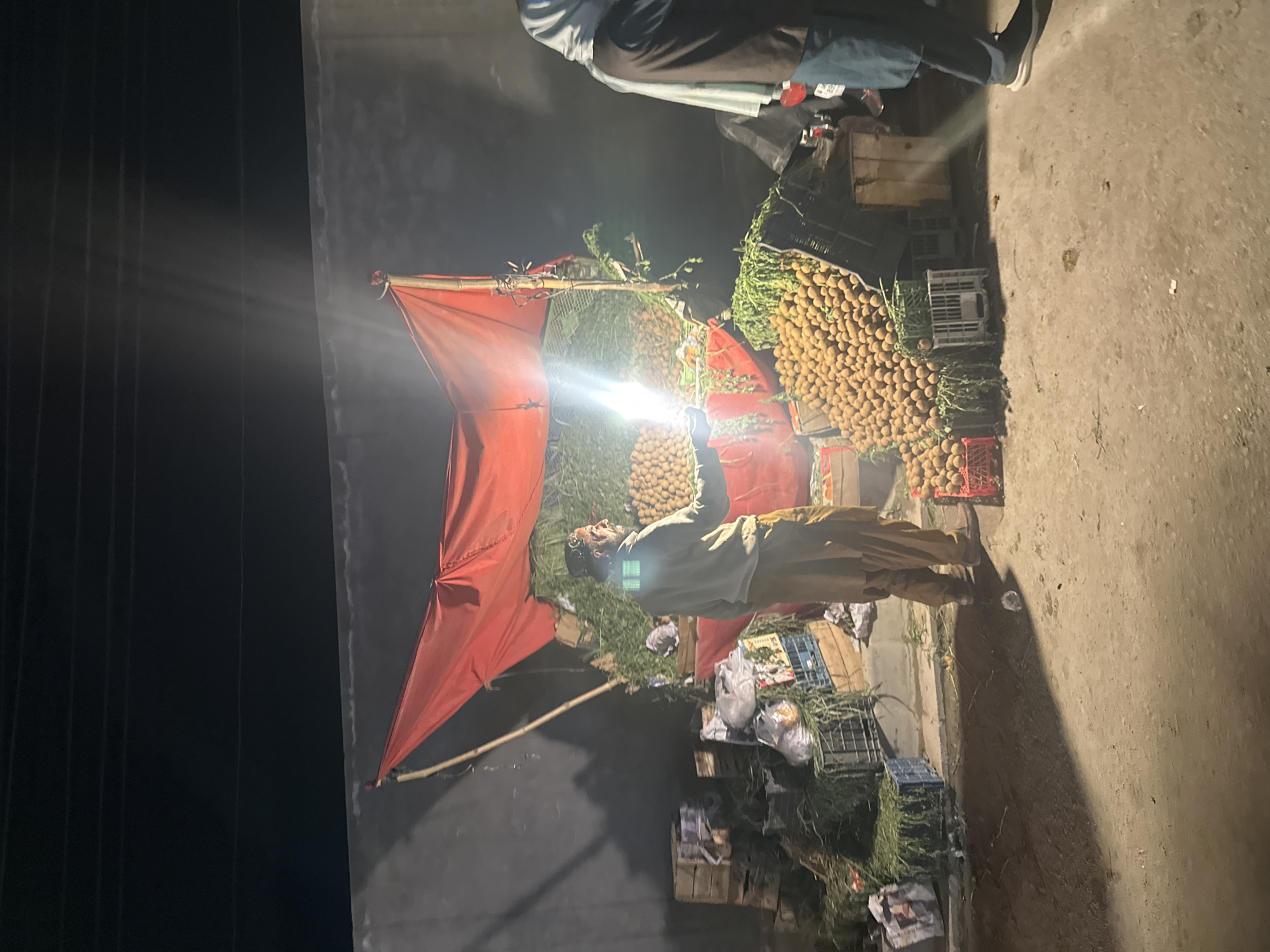 Evening fruit vendors illuminate Quetta streets with seasonal produce