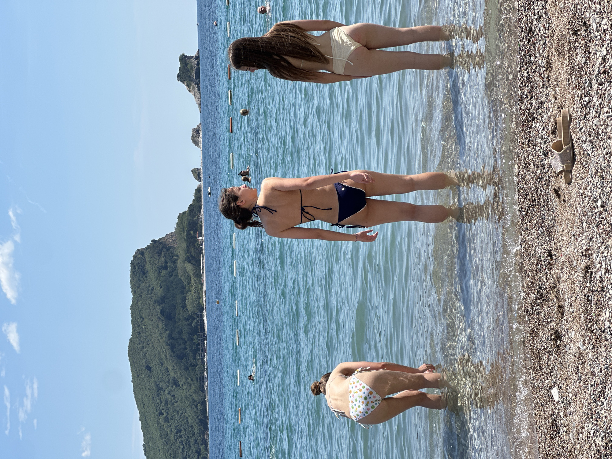 Sunny beach day draws families, swimmers to Budva coastline