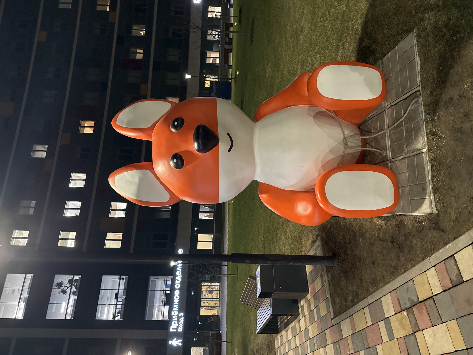 Oversized fox sculpture spotted on gray slabs in Khimki