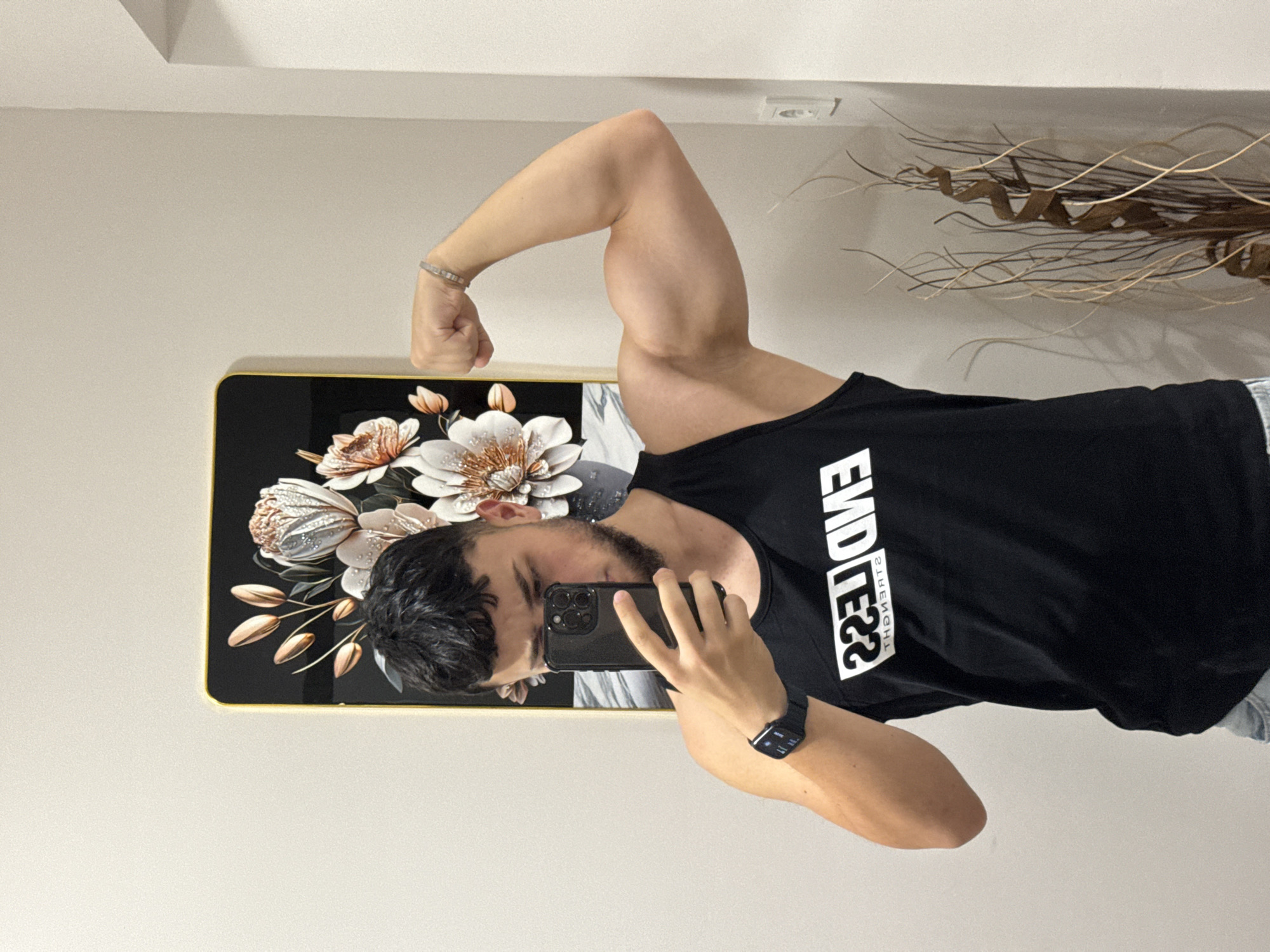 Mirror selfie session in a Varna apartment, flexing in gym wear