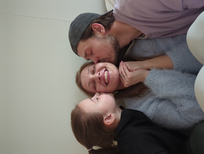 Family moments captured across afternoon in Moscow residences