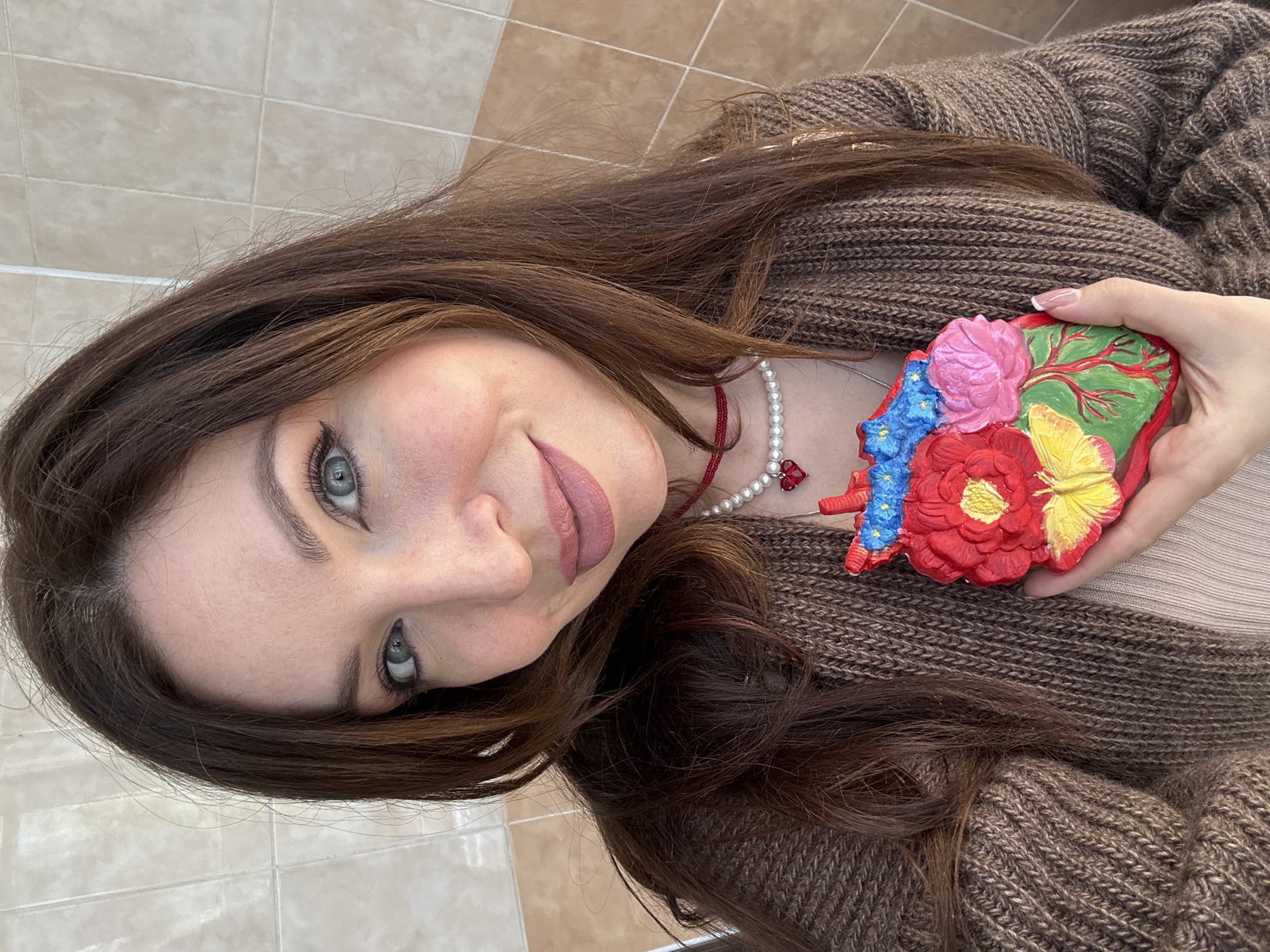 Woman with decorative objects observed in Kryvyi Rih interior