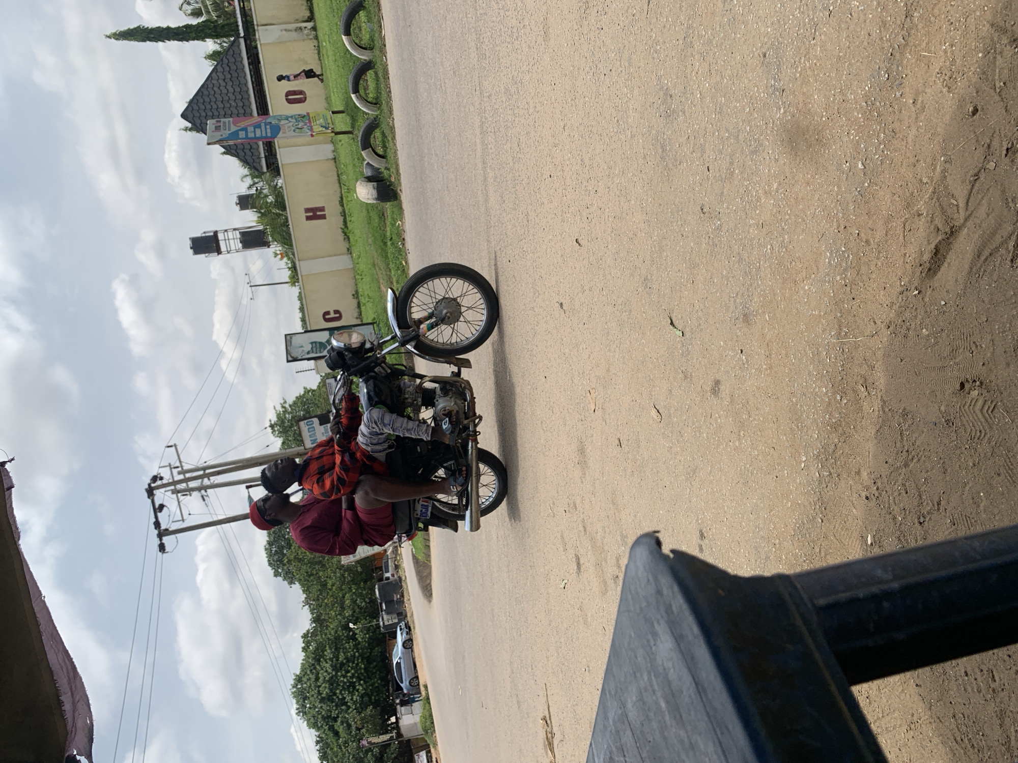 Roadside hustle at a busy Abuja street market