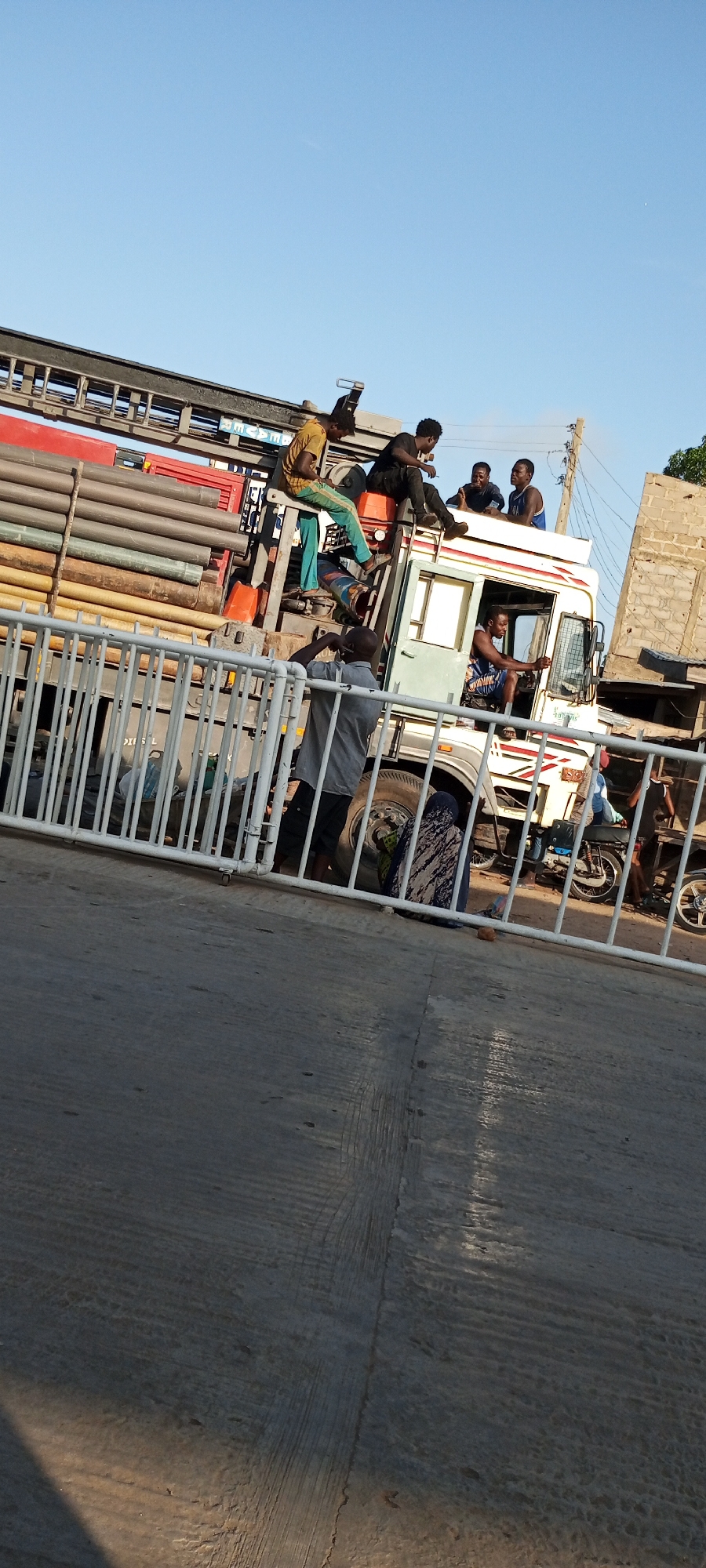 Truck carrying metal pipes spotted in Zango-ndaji, Nigeria