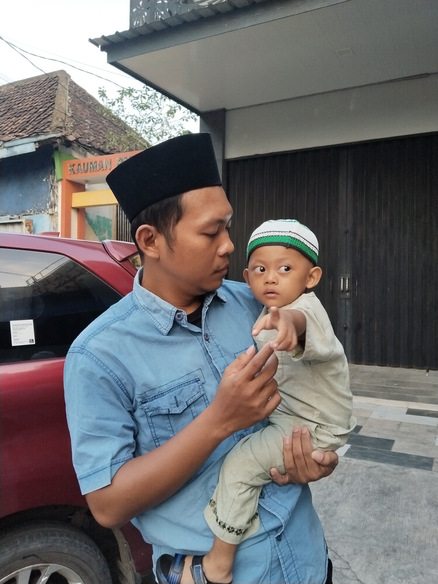 Morning street life in Kecamatan Pati, Central Java