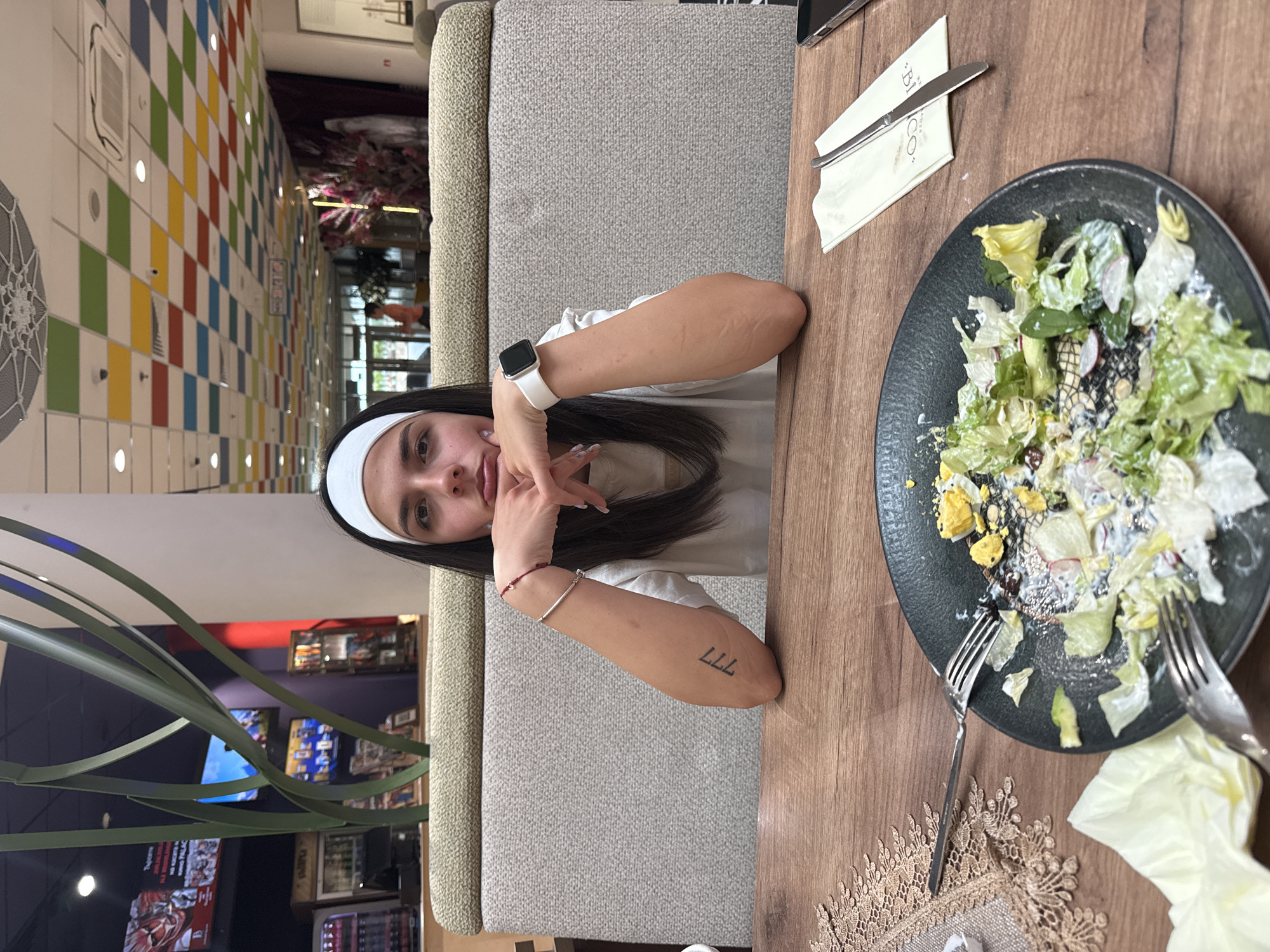 Afternoon dining and socializing documented across Veliko Tarnovo restaurants
