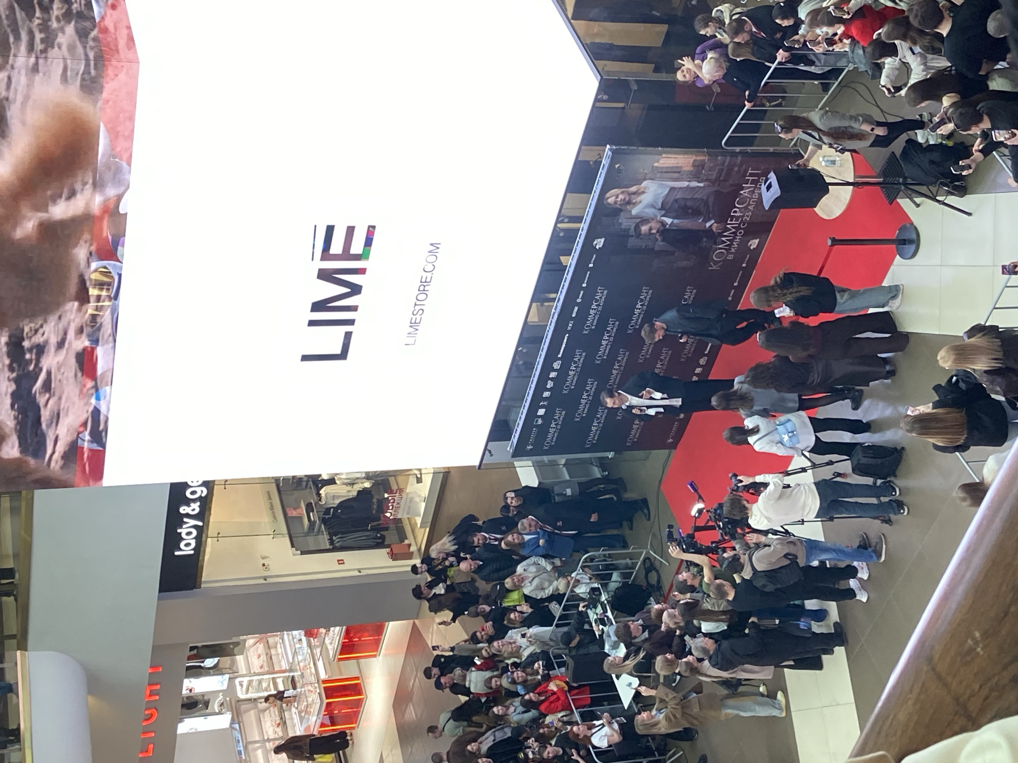 Shopping complex event draws crowds in Saint Petersburg