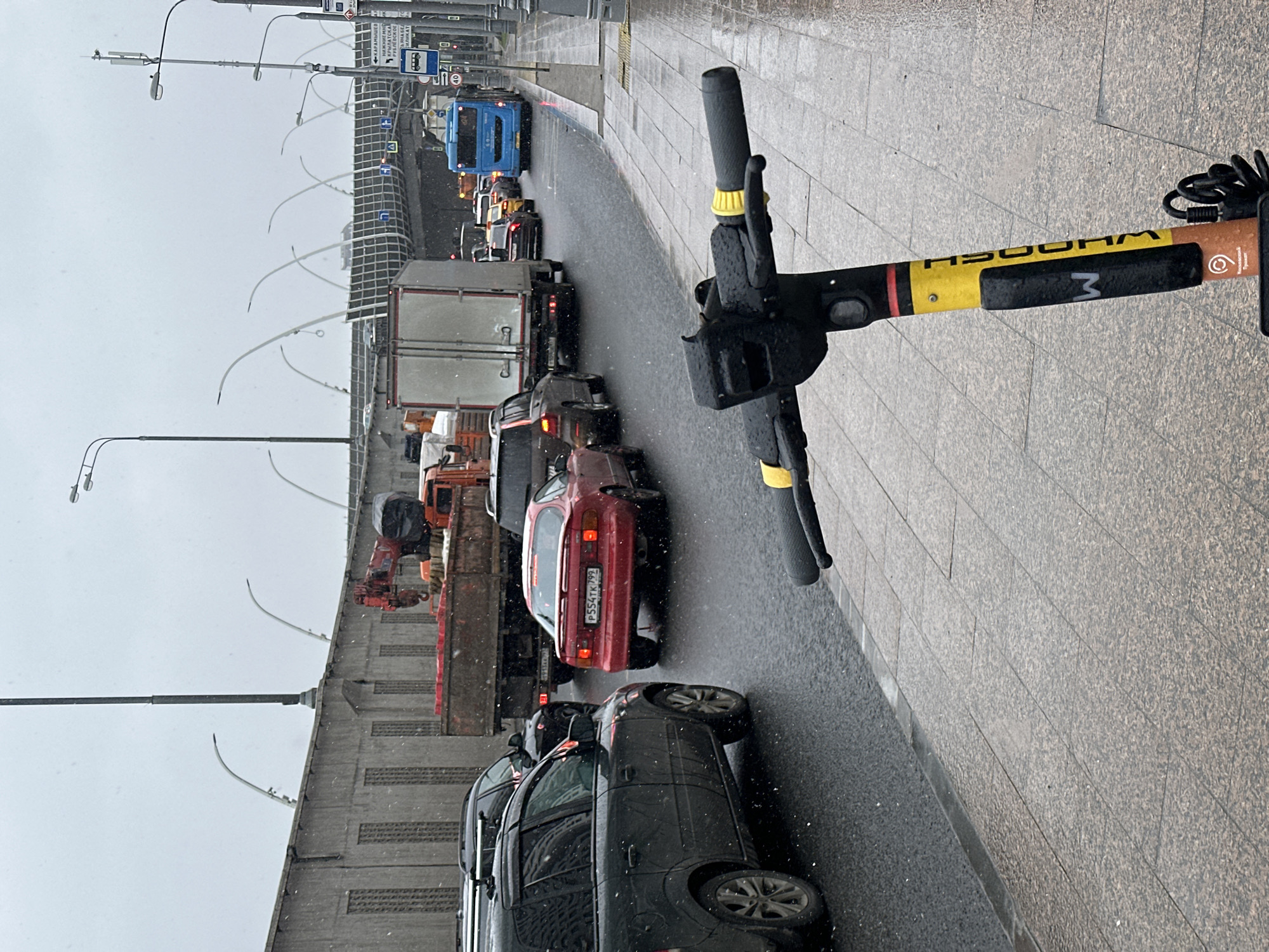 Traffic jam clogs Moscow bridge during April snowfall