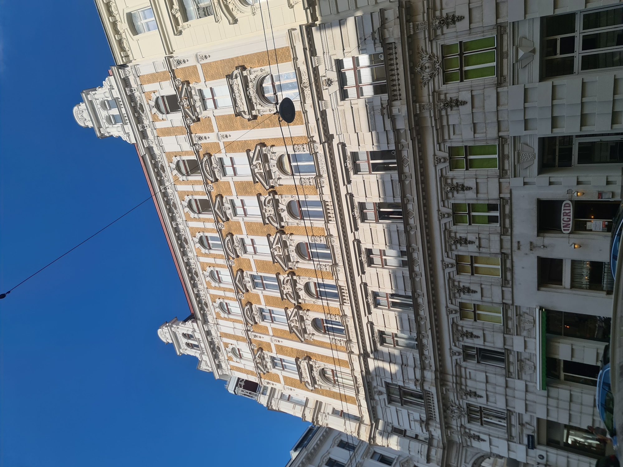 Morning tour through Vienna's Alsergrund historic architecture