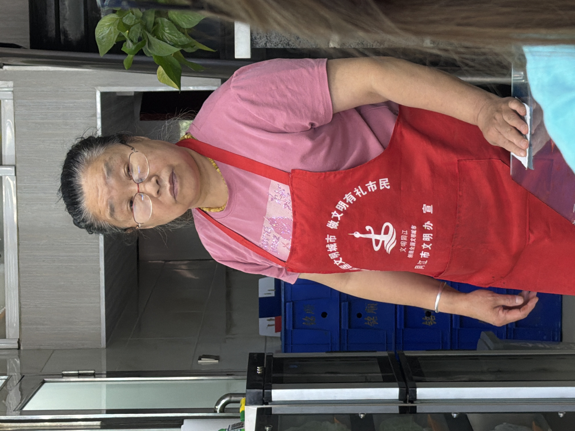 Early morning dining scenes captured across Tongjiang restaurants