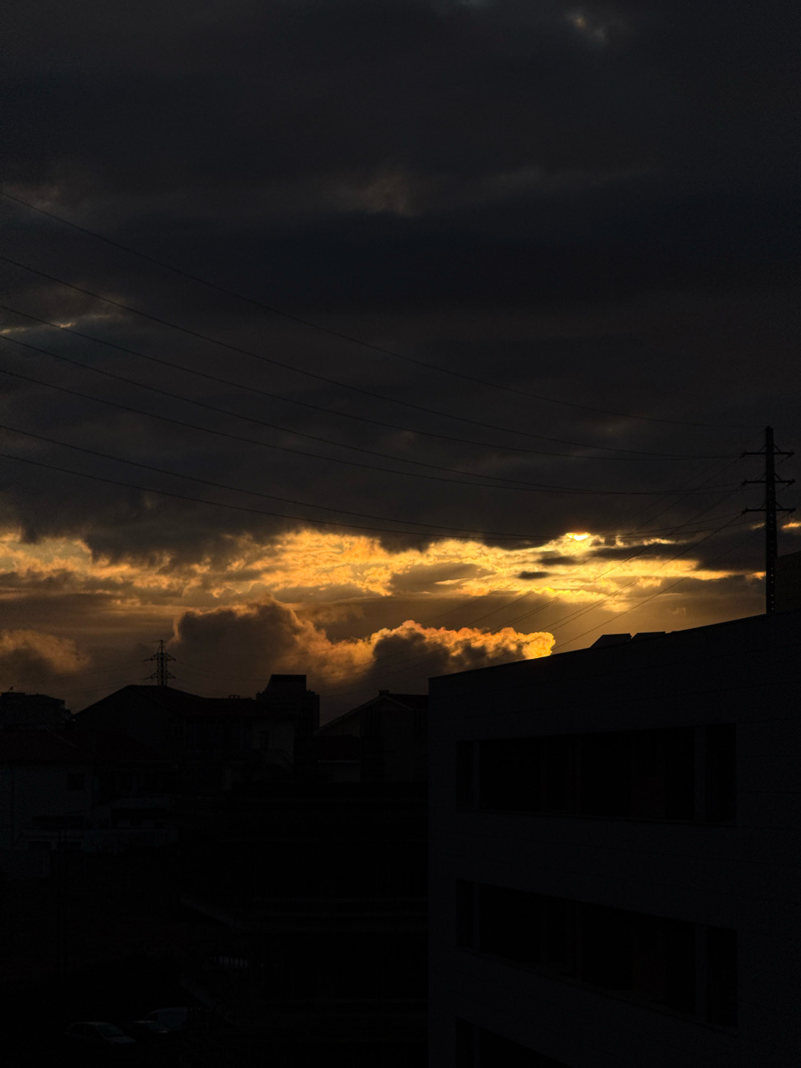 Dusk sky over Vila Nova de Gaia, rooftops and clouds
