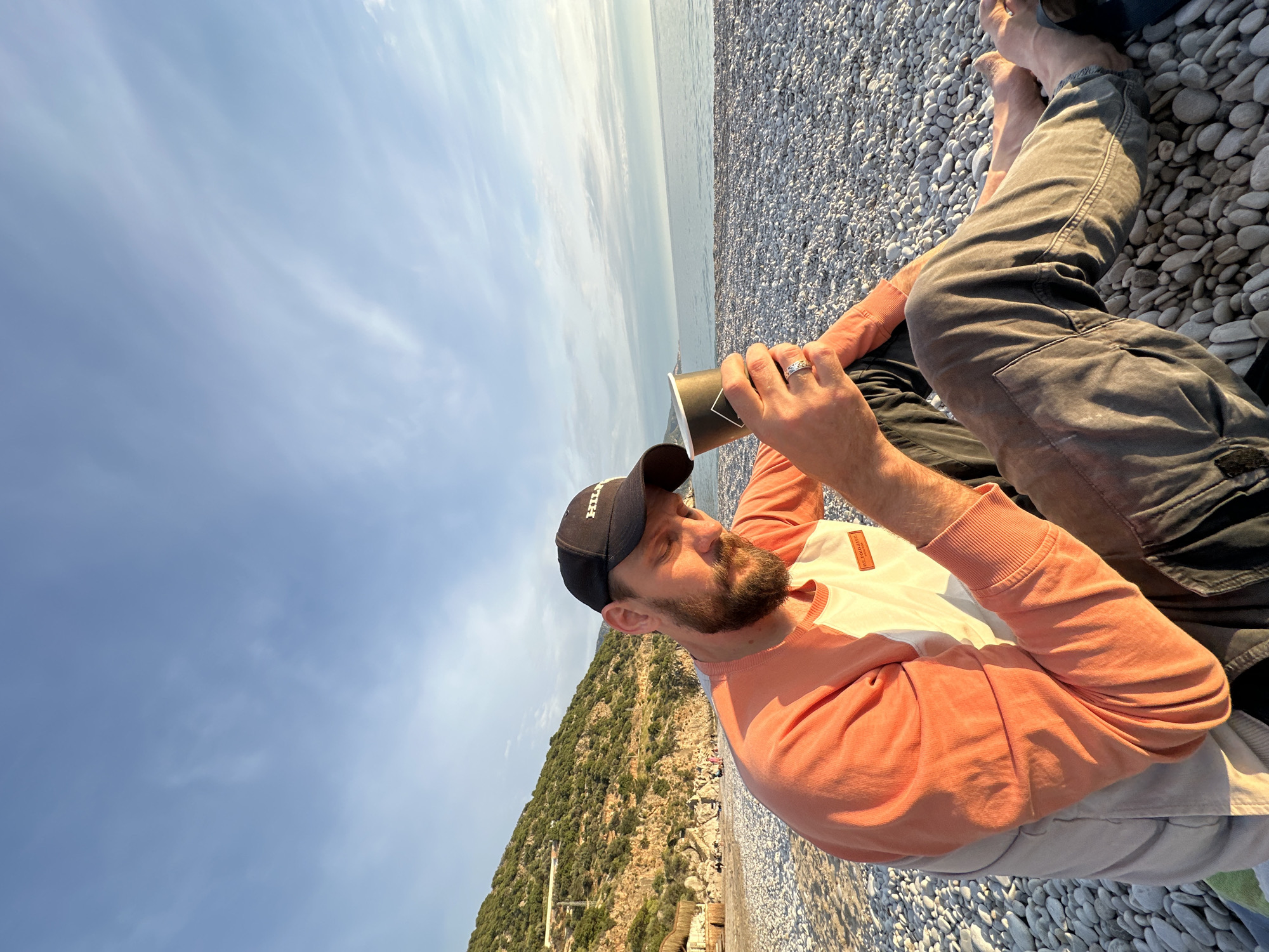 Paraglider lands on Fethiye beach as witness watches