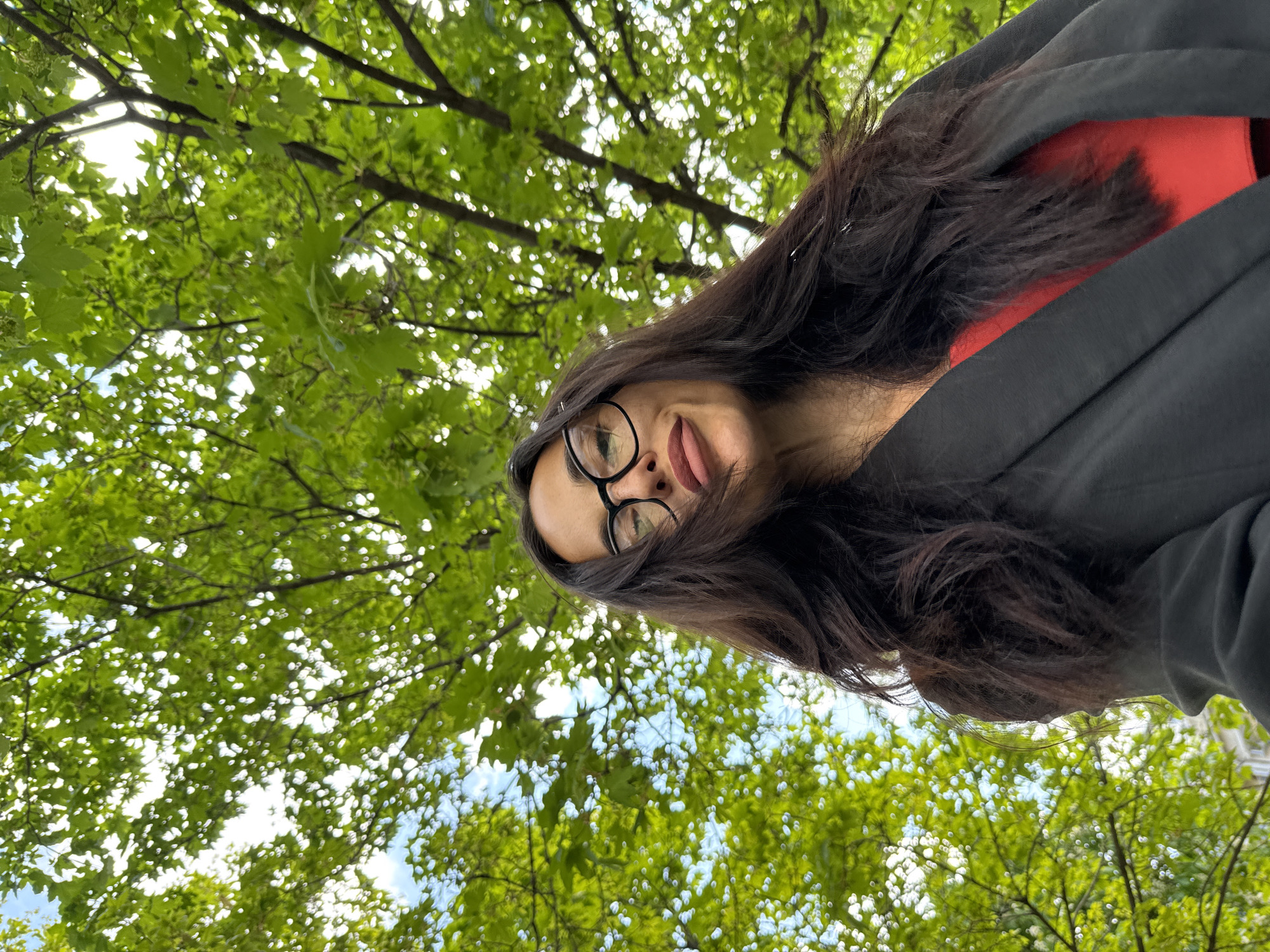 Woman photographed at multiple Pleven locations within seven minutes