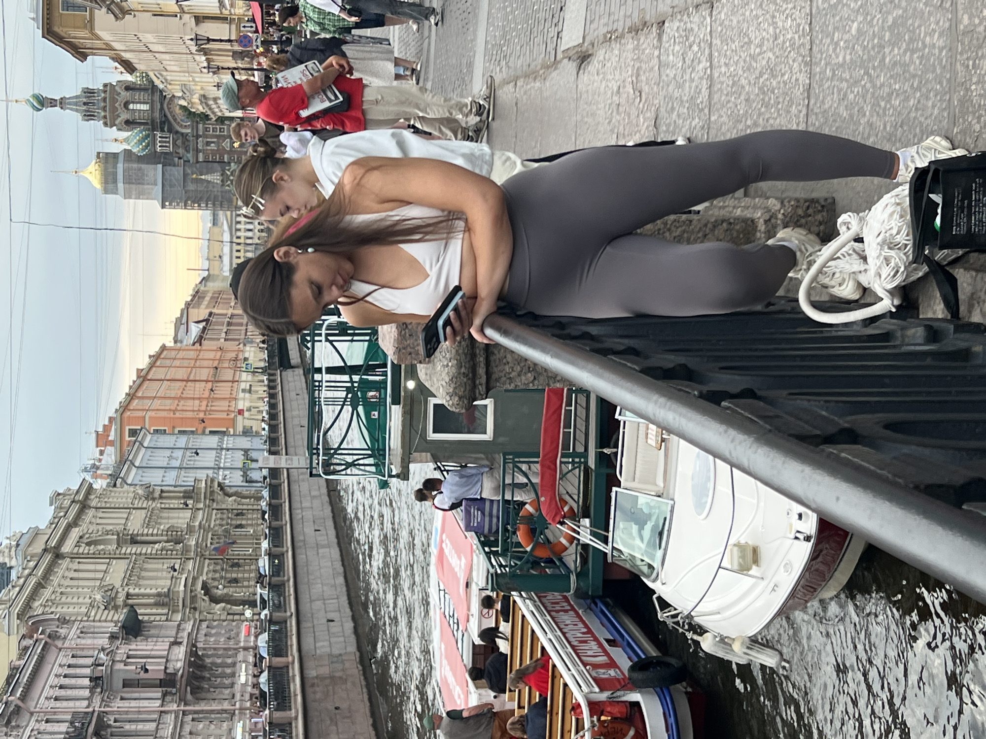 Afternoon on Saint Petersburg's canals, Singer House in view