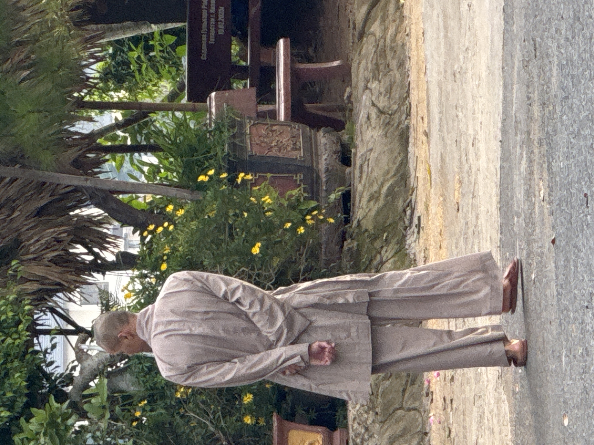 Golden Buddha and everyday life at Lâm Viên, Đà Lạt