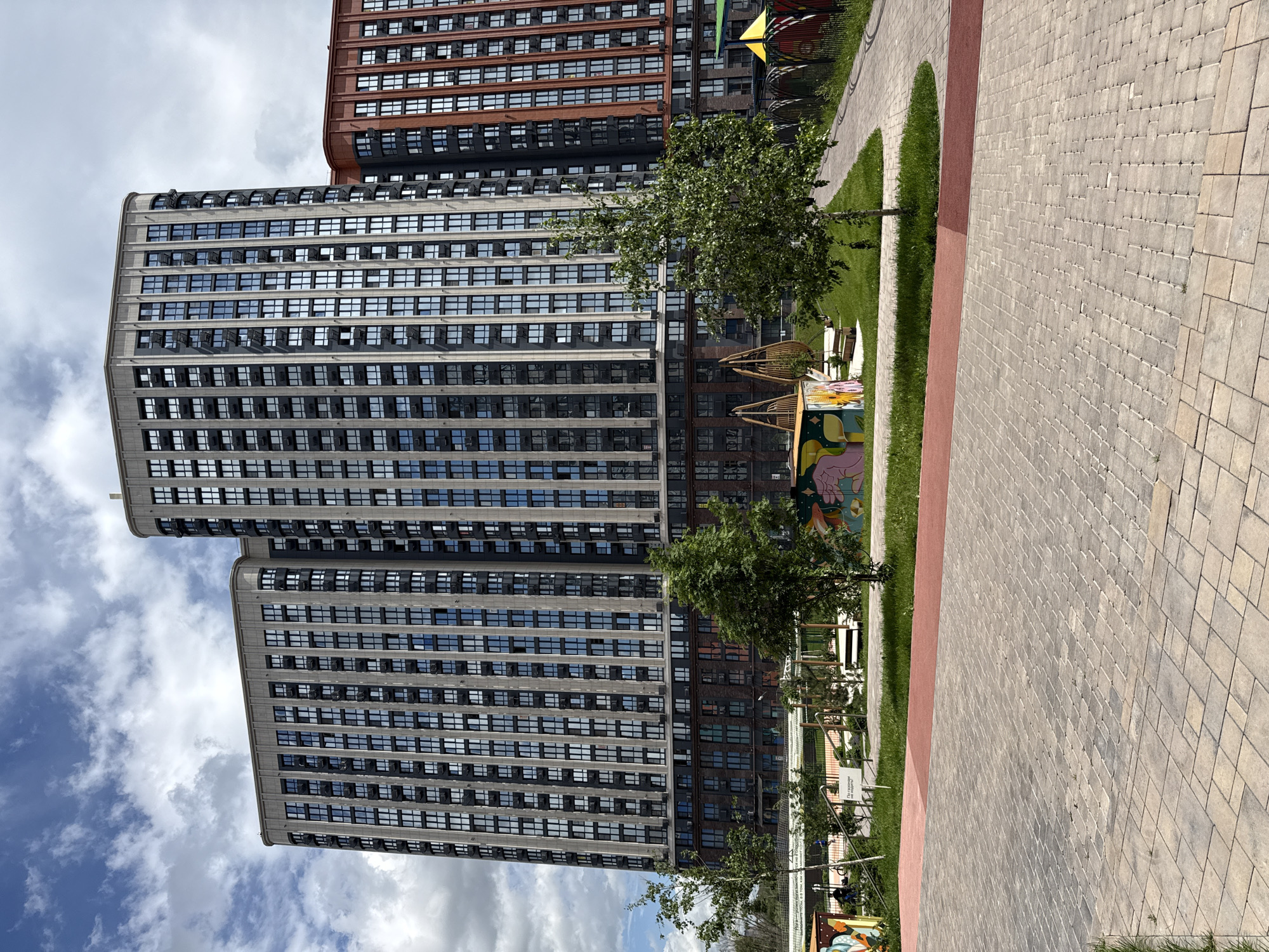 Routine residential scenes documented in Ovoshchnoy apartment complex