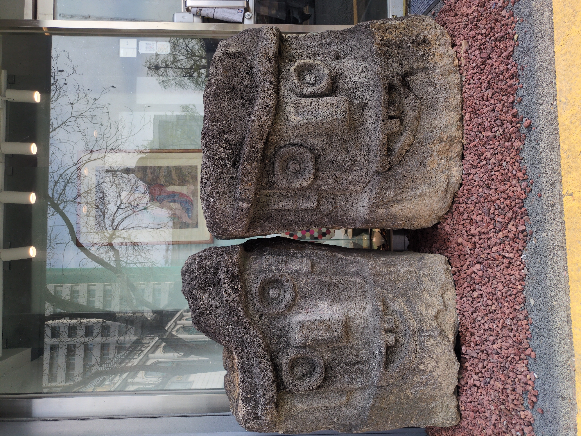 Seoul street art and urban scenes documented Monday morning