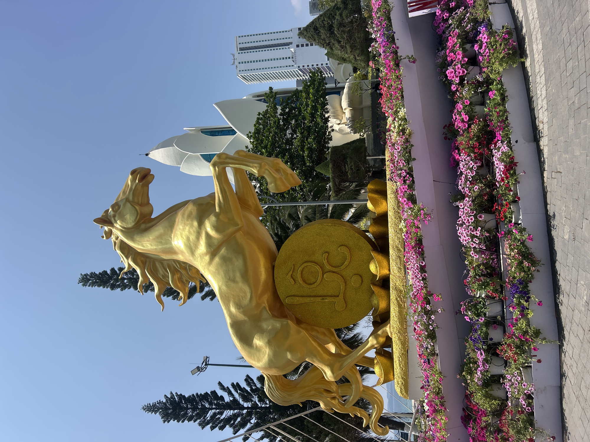 Golden horse statue with '25' plaque observed in Nha Trang