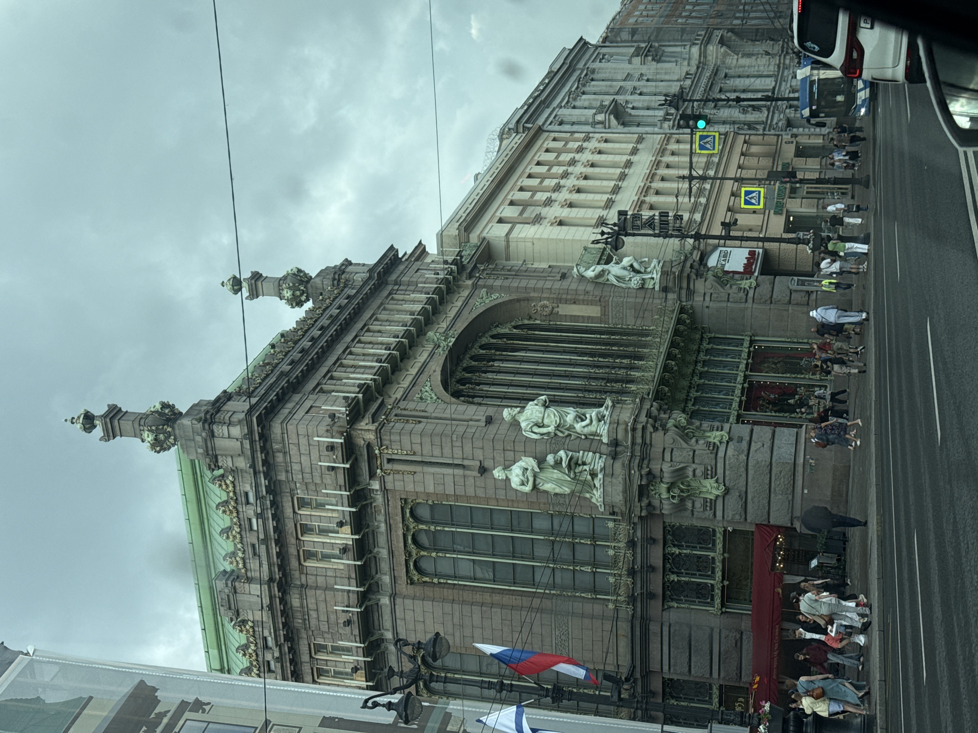 Tourist captures iconic Singer House views on cloudy Petersburg afternoon