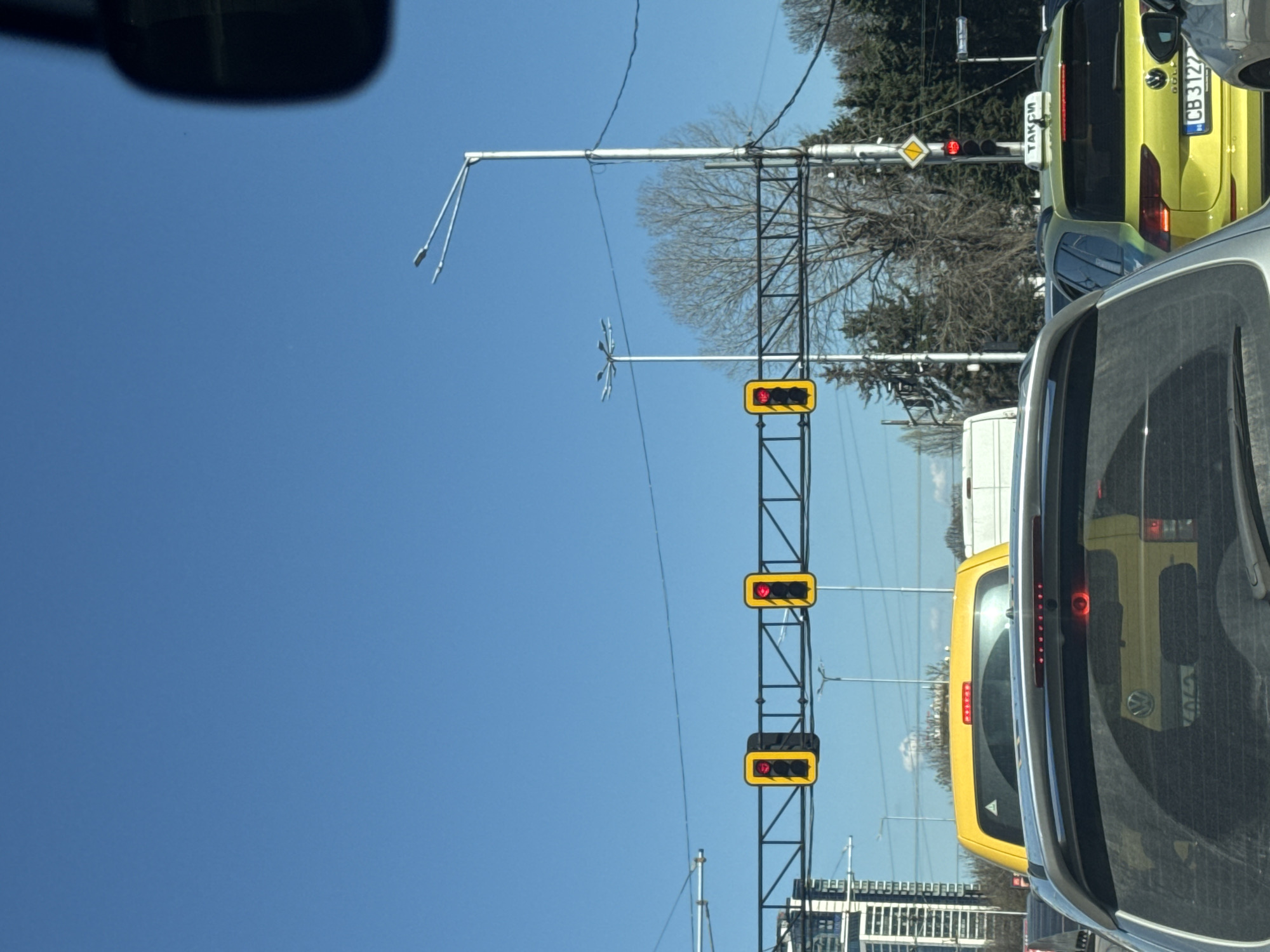 Red traffic lights observed in Sofia street scene