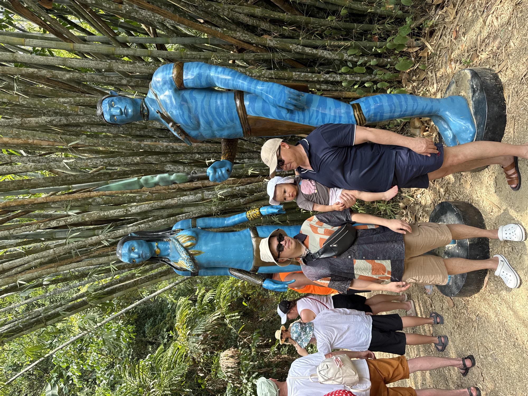 Tourists pose with Avatar statues in Thai village