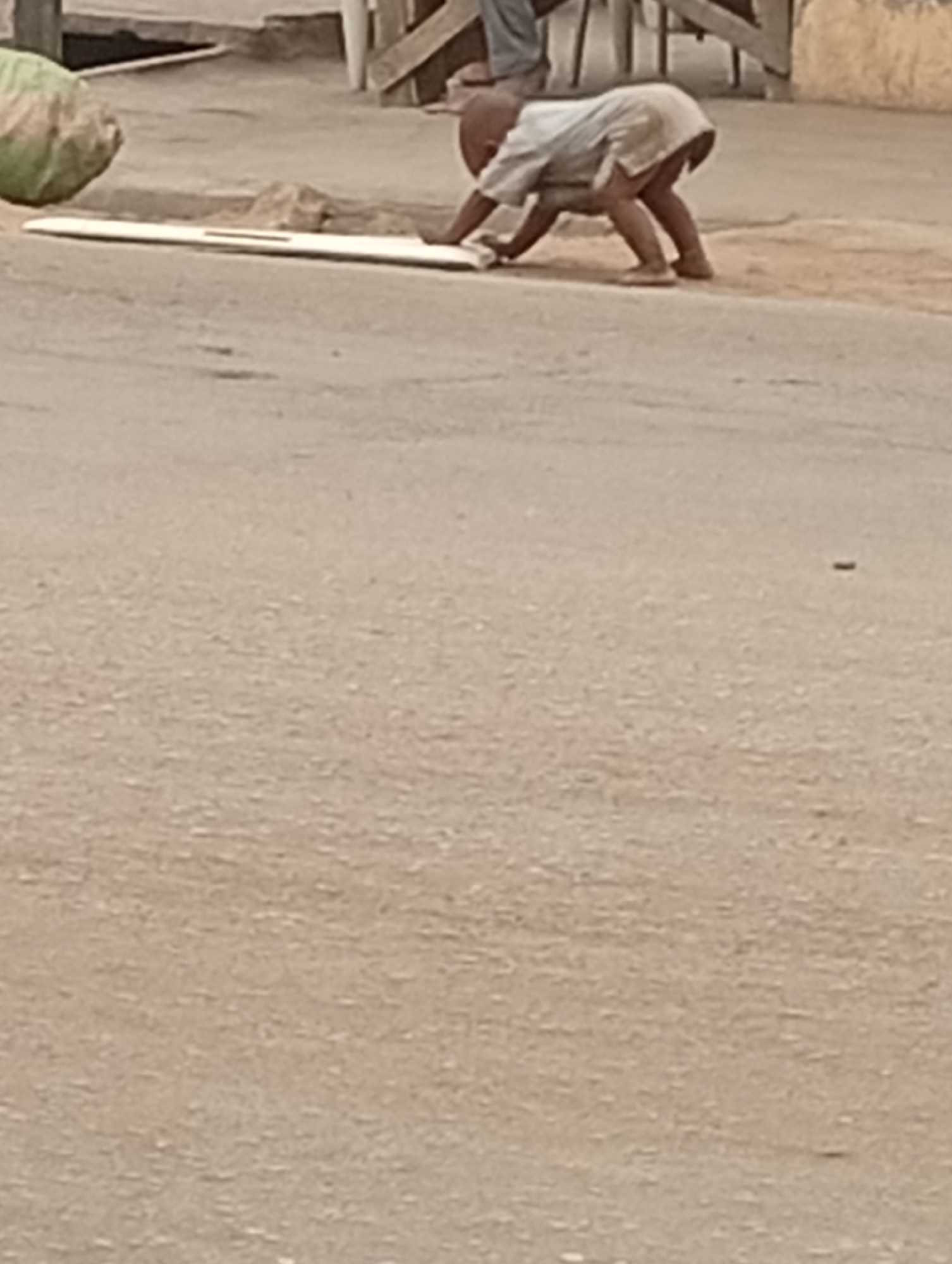 Ordinary afternoon street scenes documented in Maiburiji, Nigeria