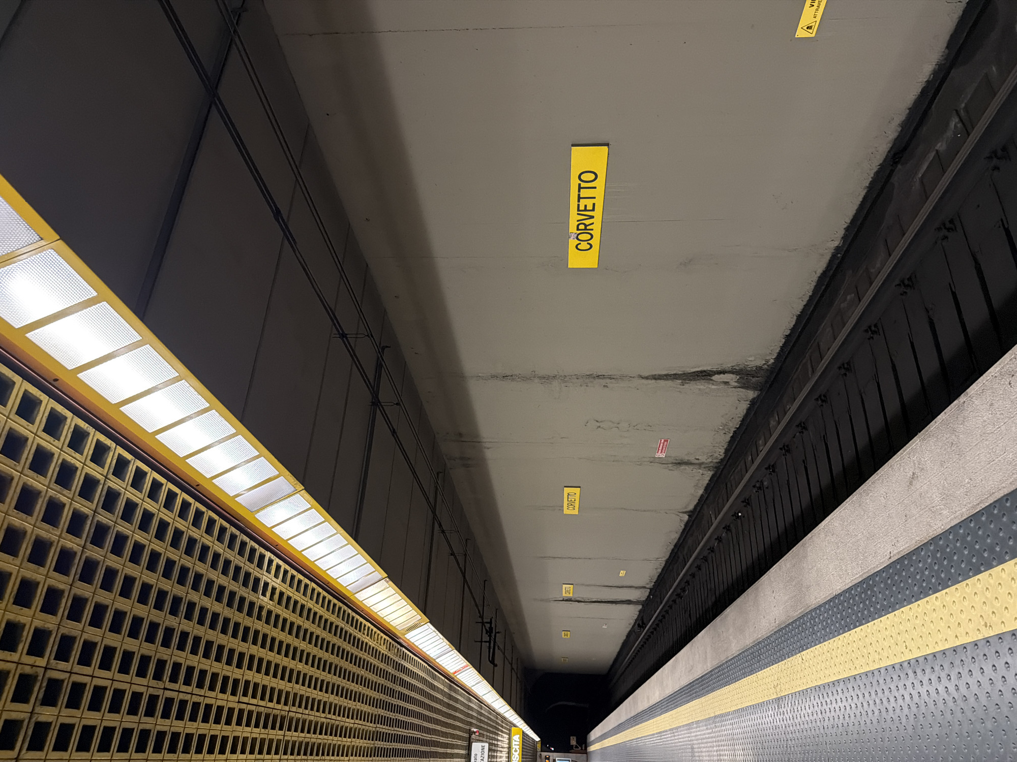 Fruit crates and platform views at Milan's Corvetto metro