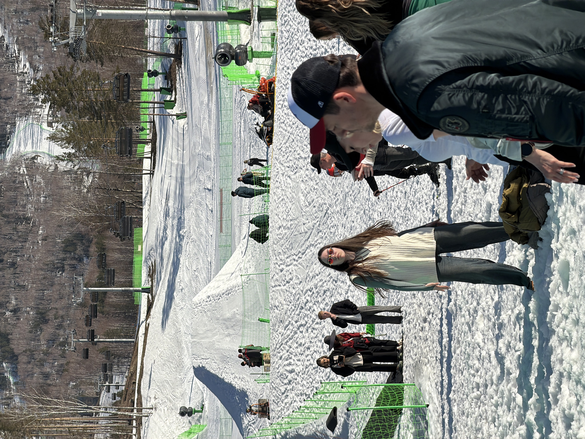 Winter festival draws crowds to Russian ski resort
