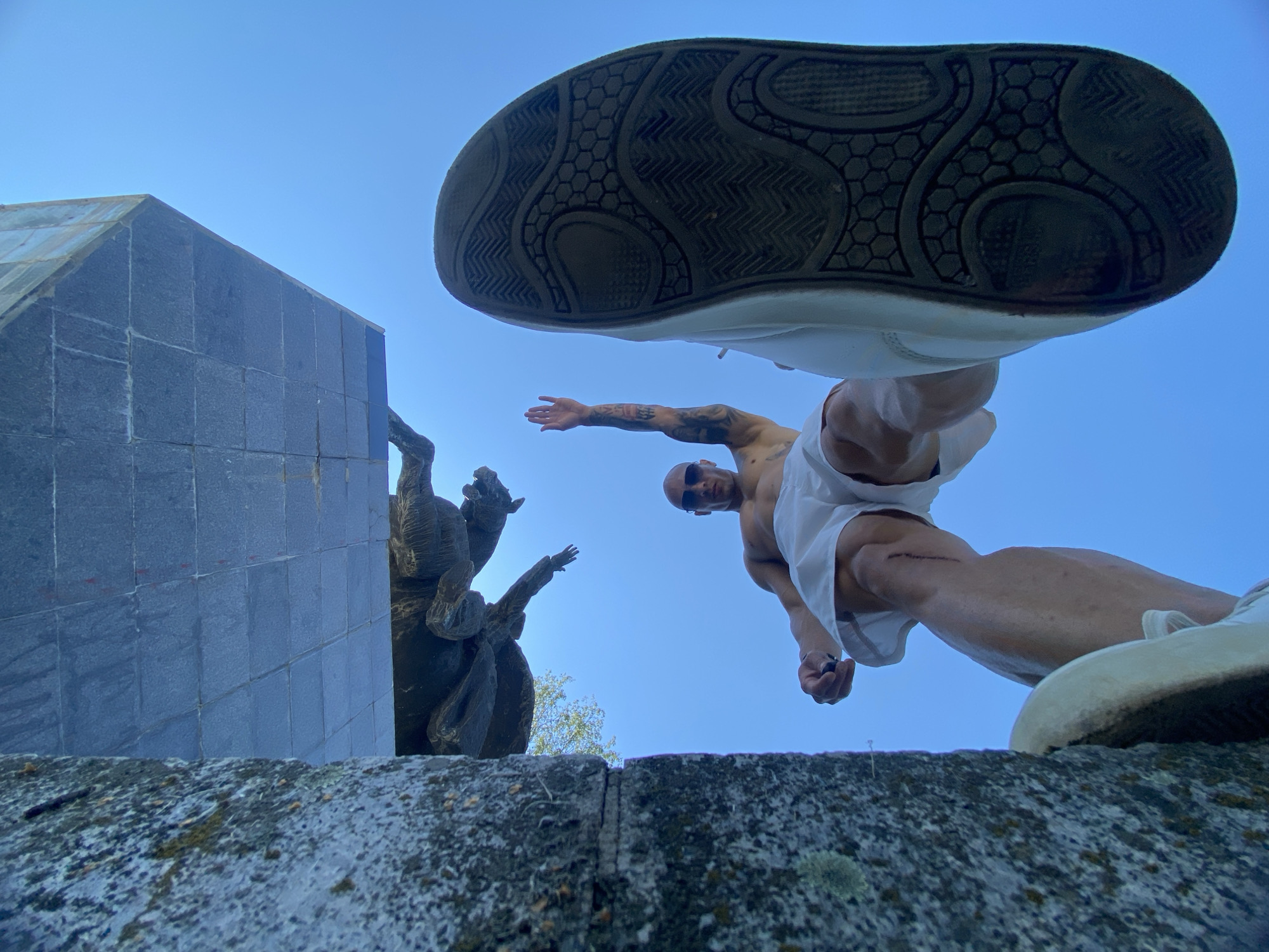 Acrobatic splits and jumps above Pleven streets