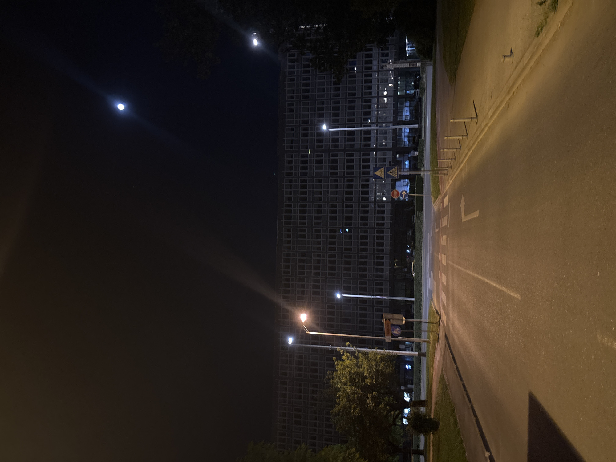 Nighttime luggage activity documented across Zagreb streets
