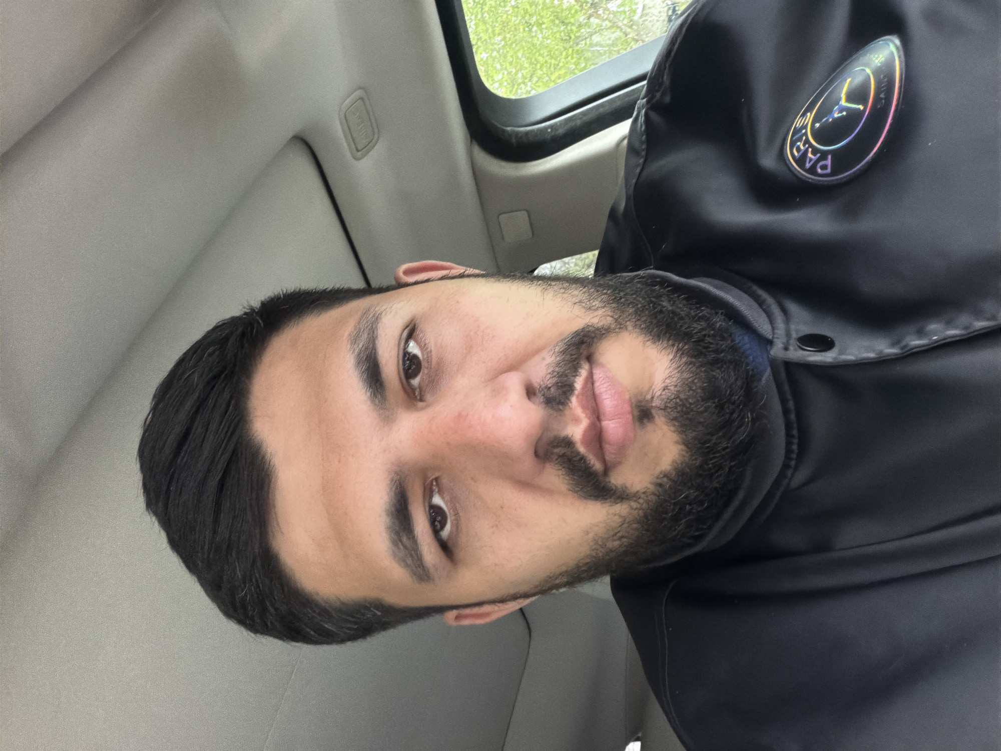 PSG fan spotted in Range Rover during Krasnoyarsk rain
