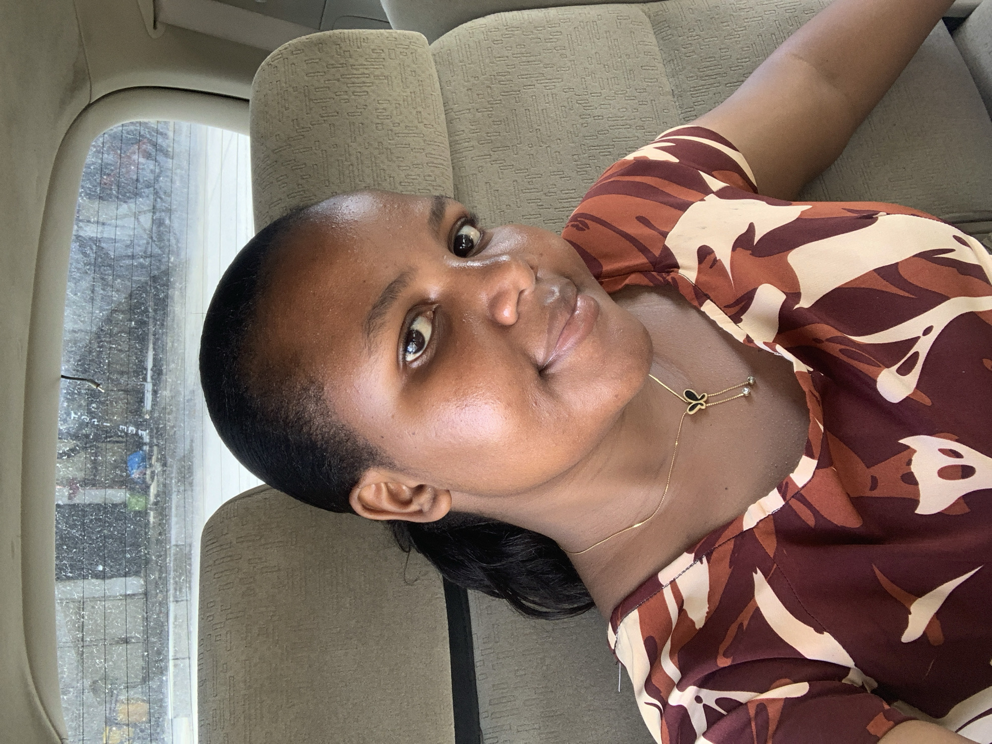 Woman takes car selfies in Dar es-Salaam morning commute