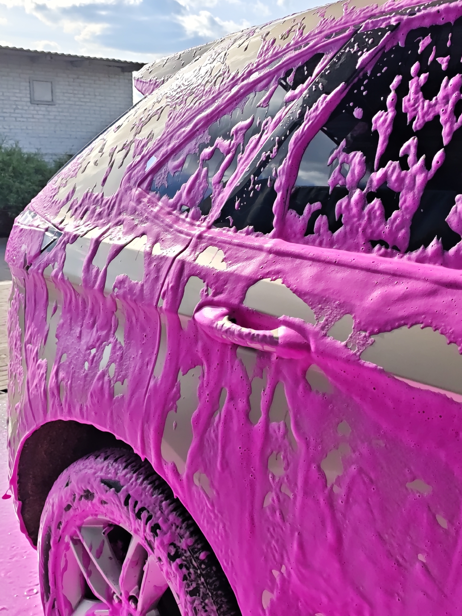 Car wash with pink soap suds documented in Vinnytsia