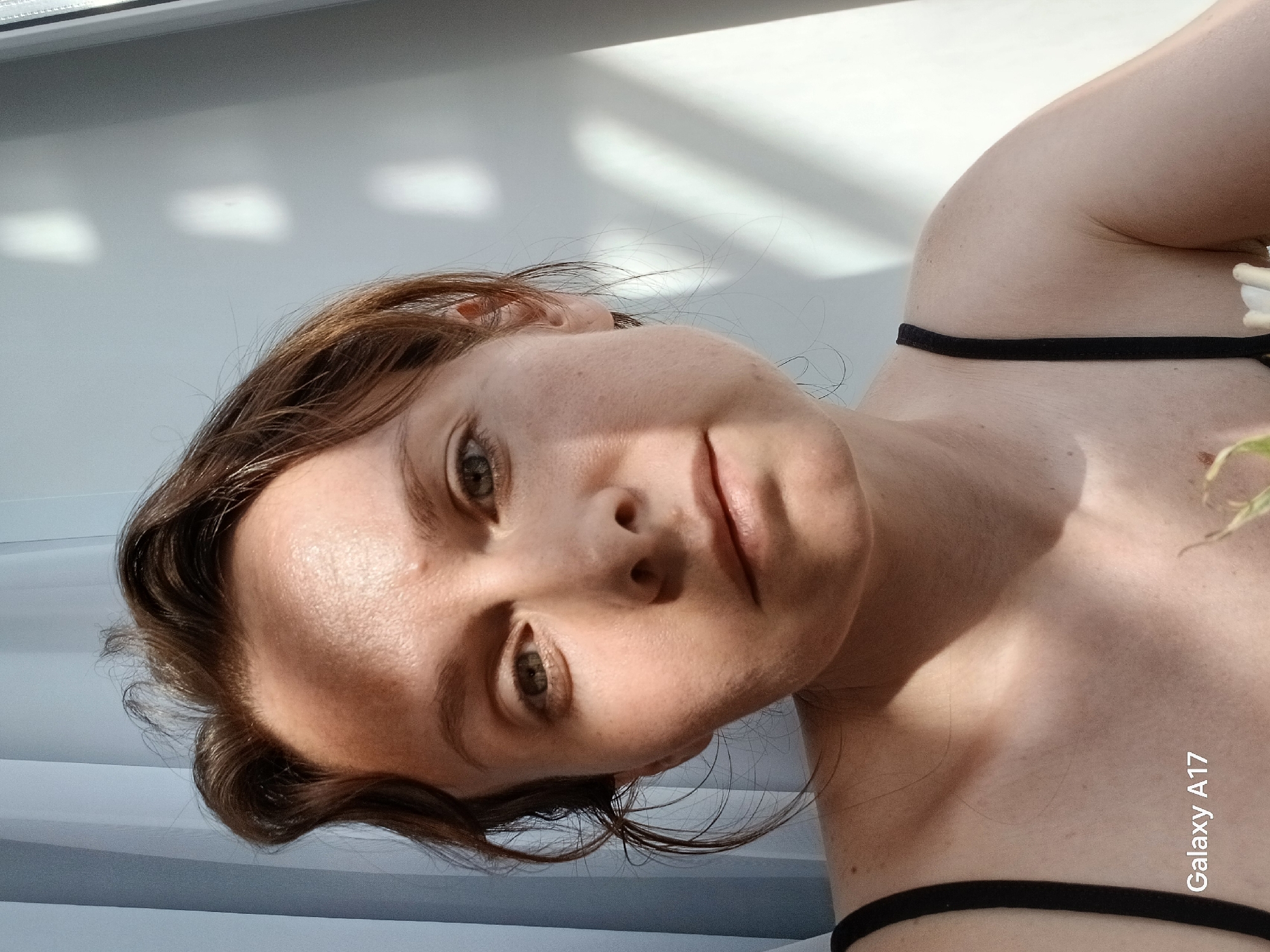 Woman documents daily life through selfies in Yekaterinburg home