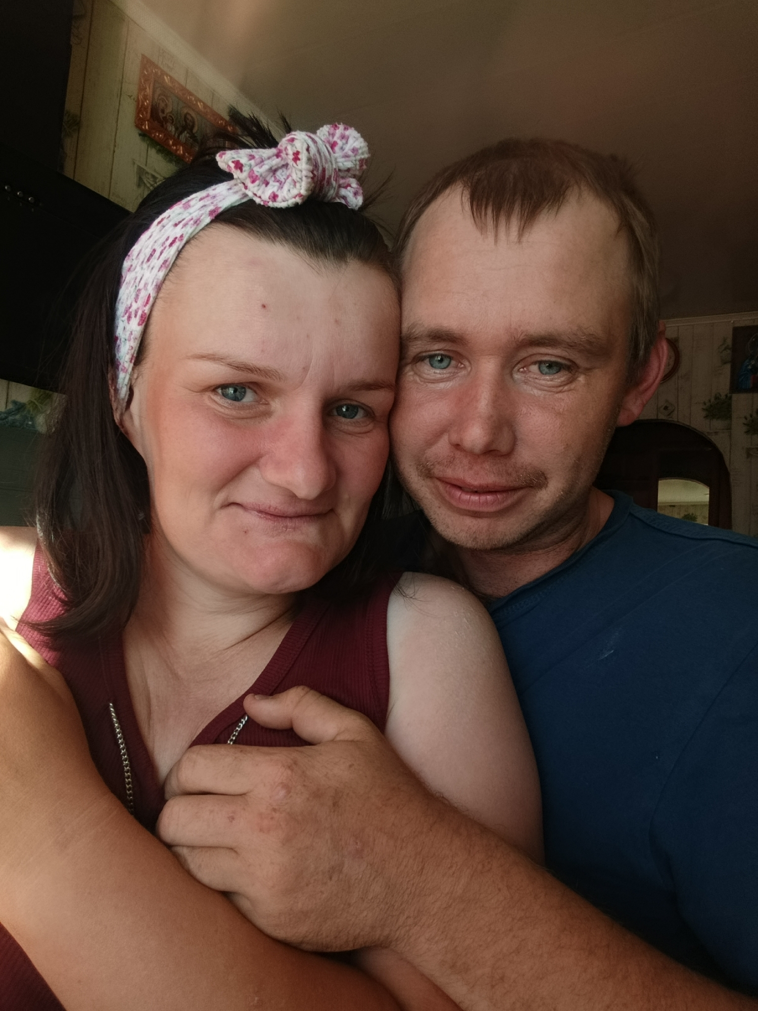Couple takes selfie in Фоки, Russia