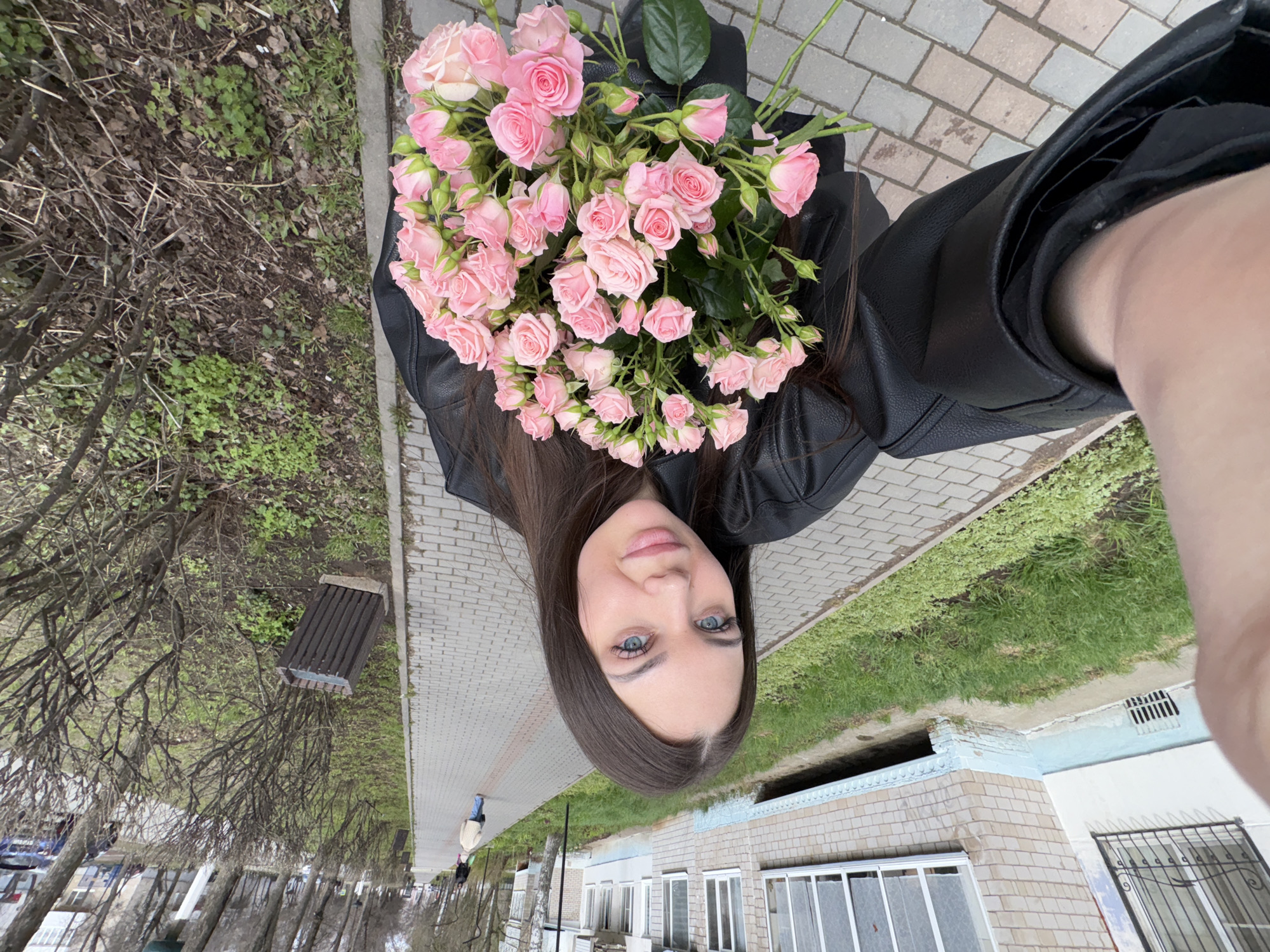 Woman captures selfies with roses, child in Chaikovsky