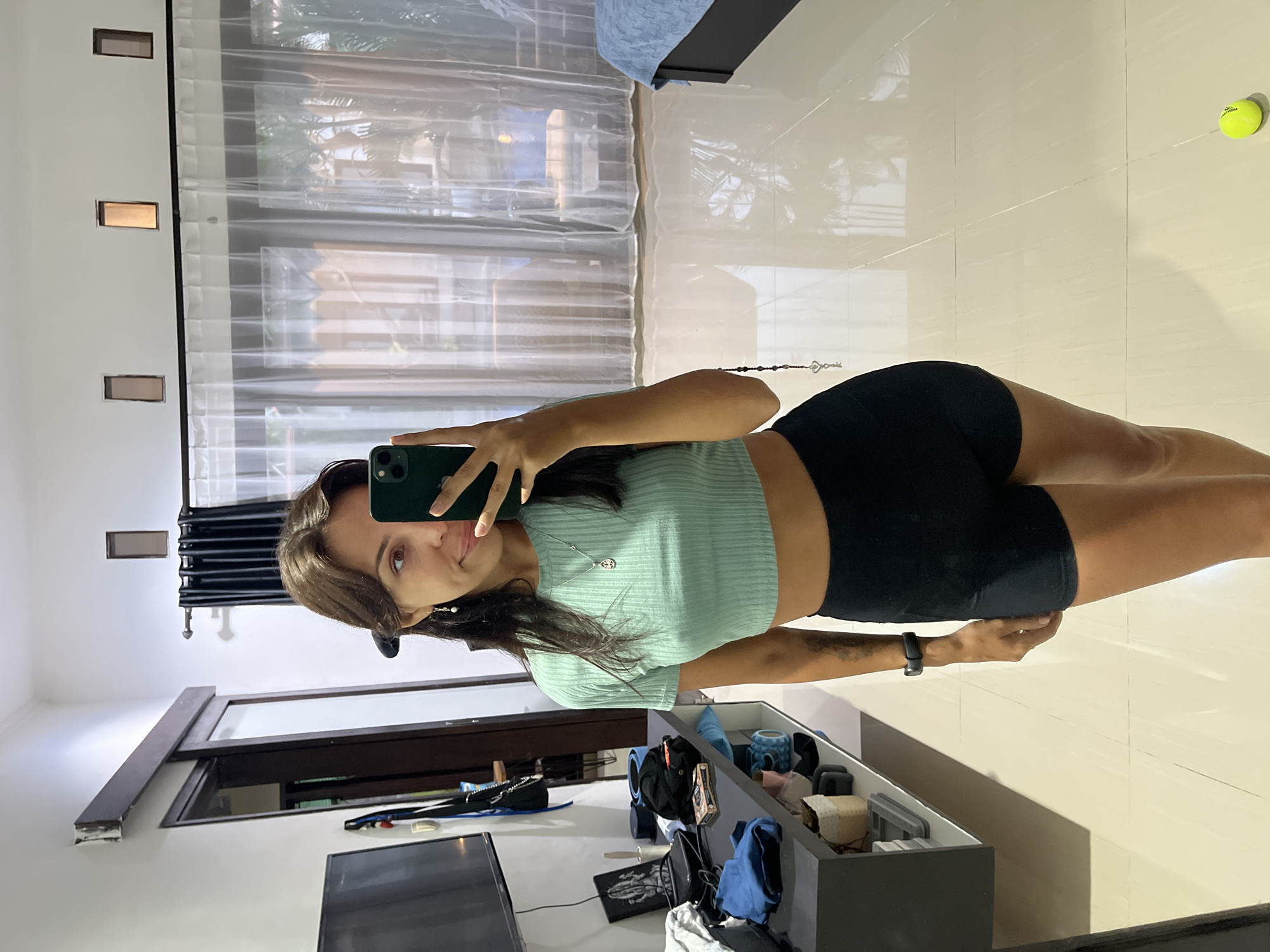 Woman takes mirror selfie indoors in Kuta Selatan