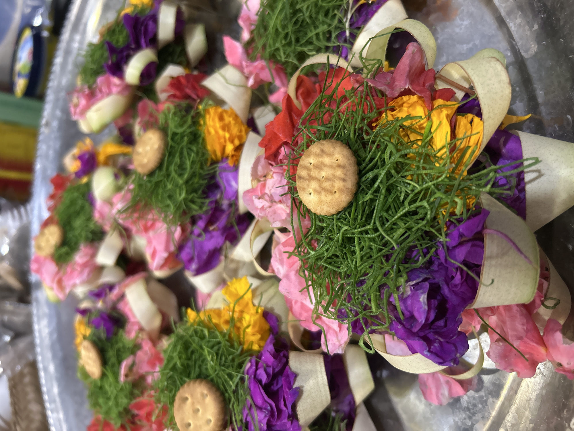 Balinese offerings and snack stops in Sukawati
