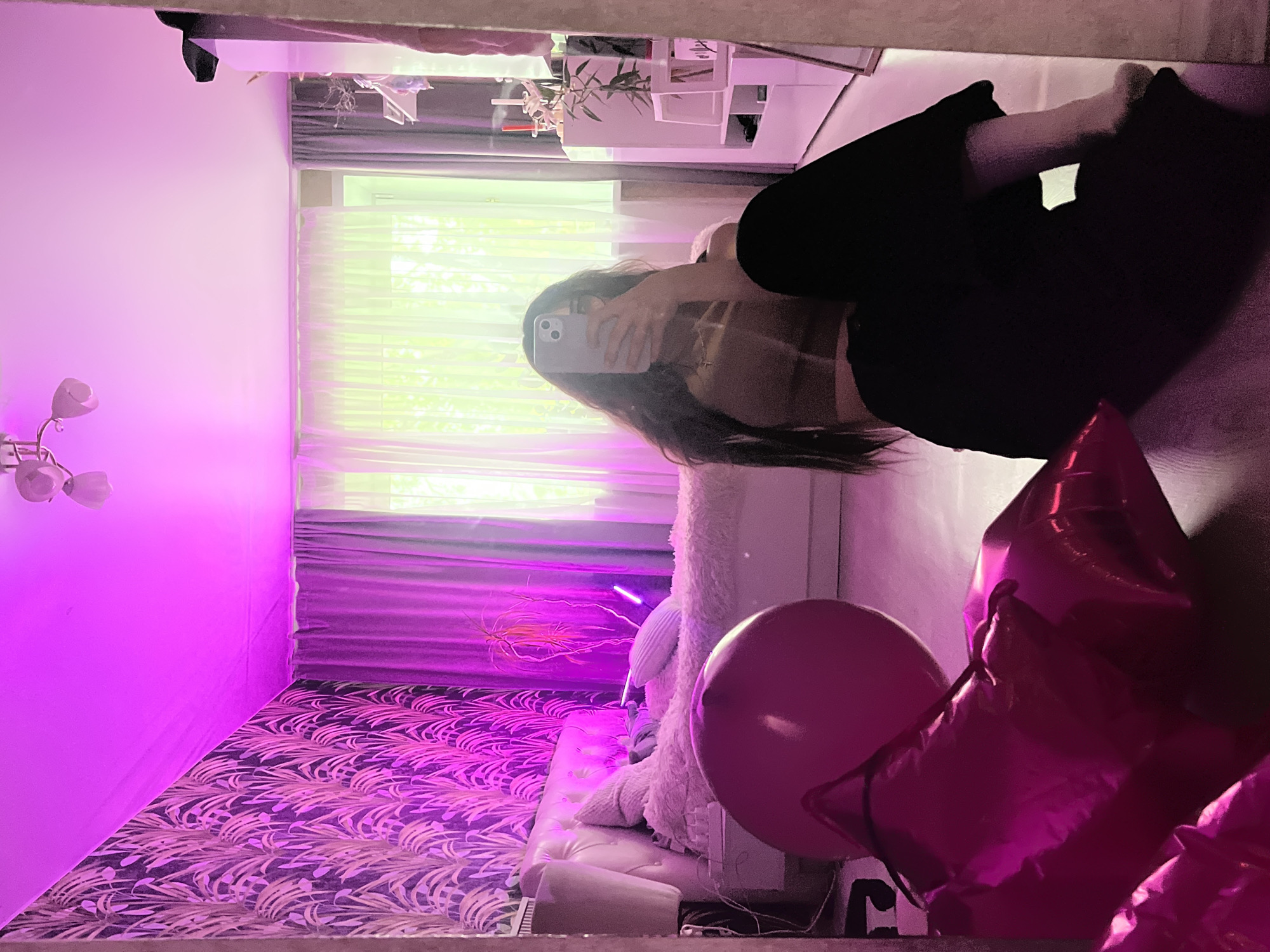 Selfies and styled room details under pink-purple lighting, Samara