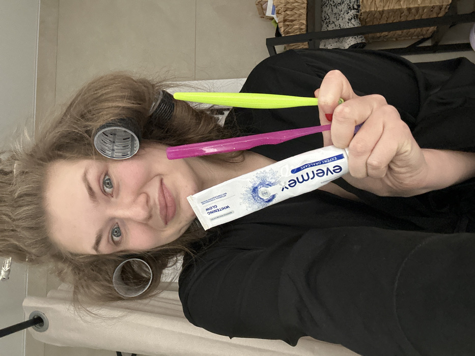 Woman documents early morning beauty routine in Kazan apartment