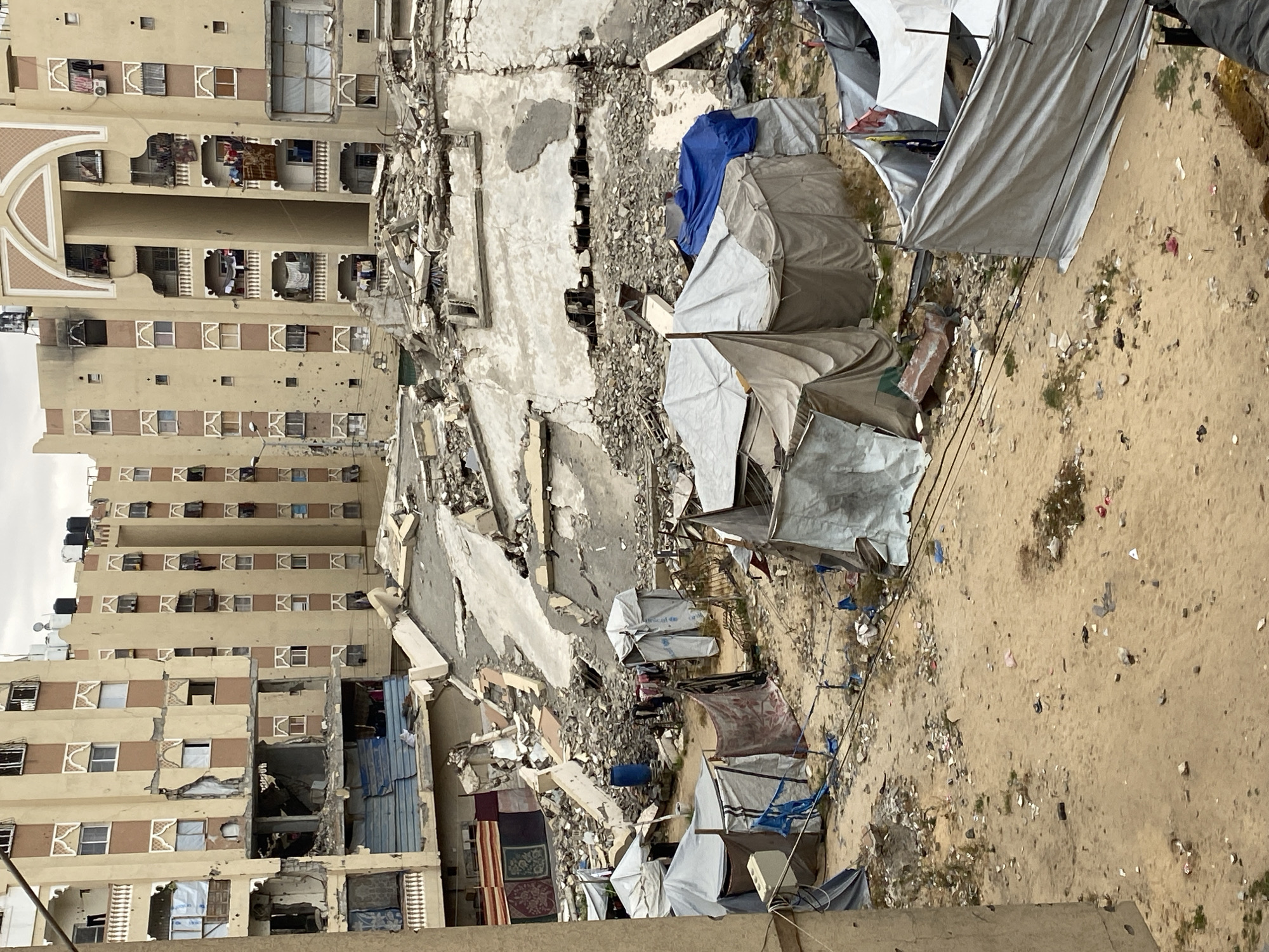 Witness documents widespread building damage across Khan Yunis