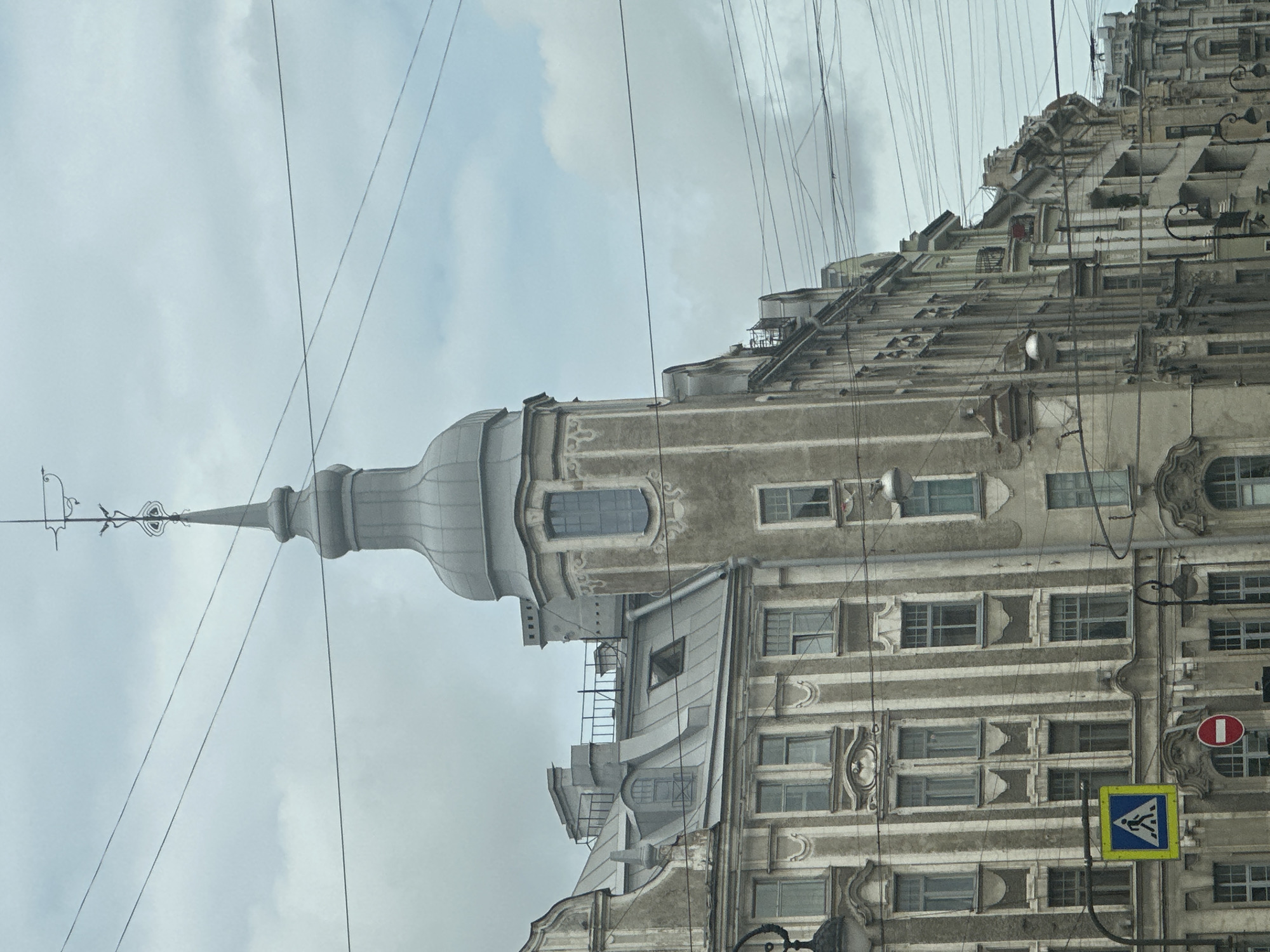 A quiet morning on a mixed-architecture Saint Petersburg street