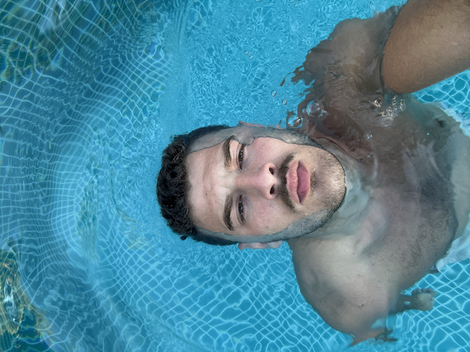 Man spotted at pool, bathroom in San Salvador evening